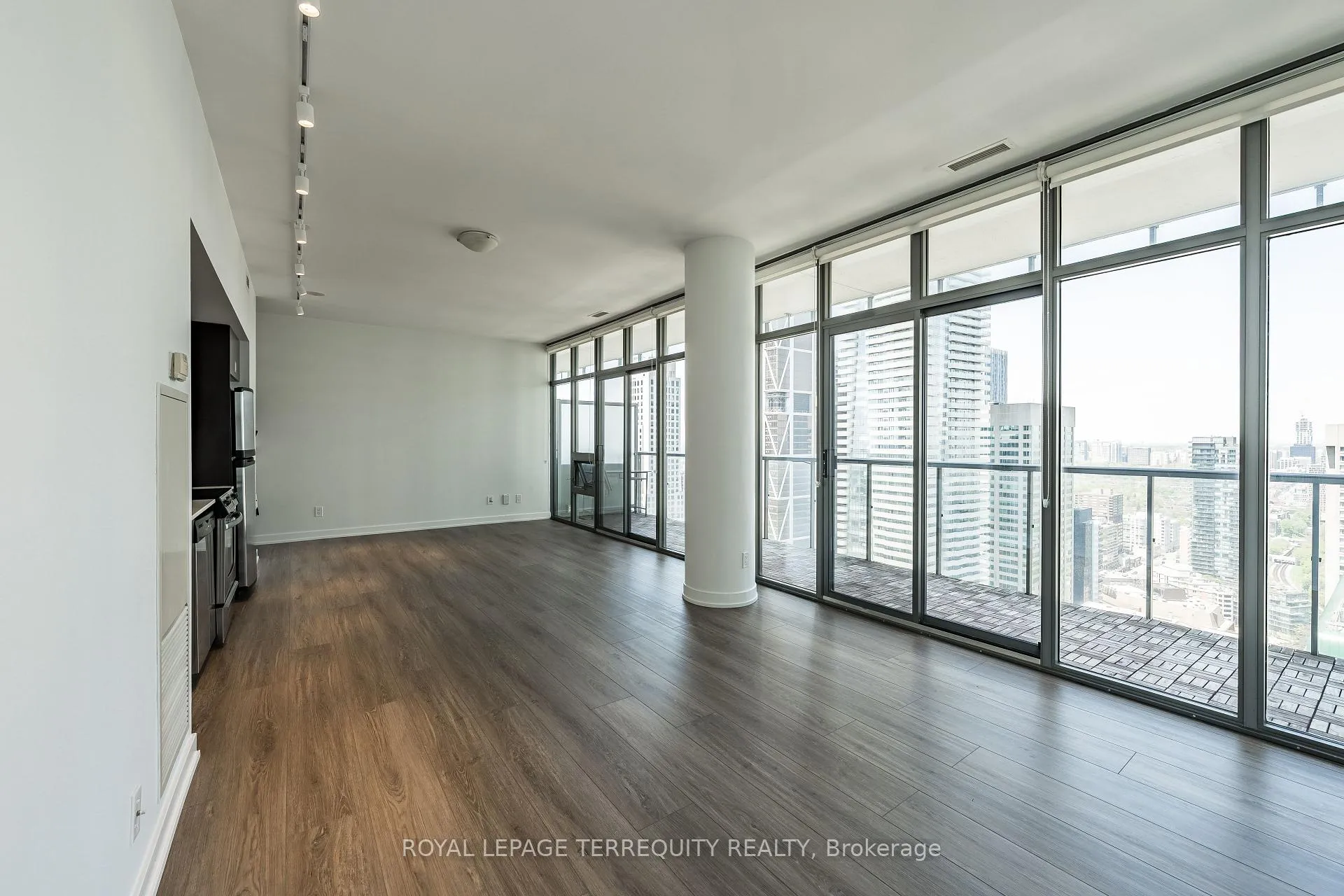 Photo 5 of Unit 4008, 33 Charles Street E, Toronto, Church-Yonge Corridor — HOMEH