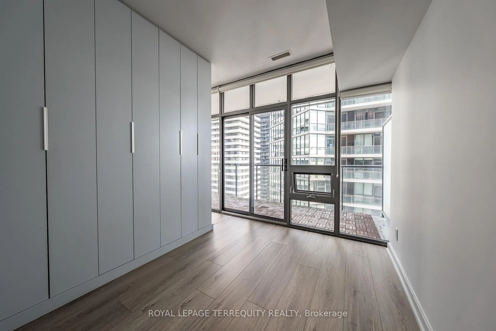 Photo 10 of Unit 4008, 33 Charles Street E, Toronto, Church-Yonge Corridor — HOMEH