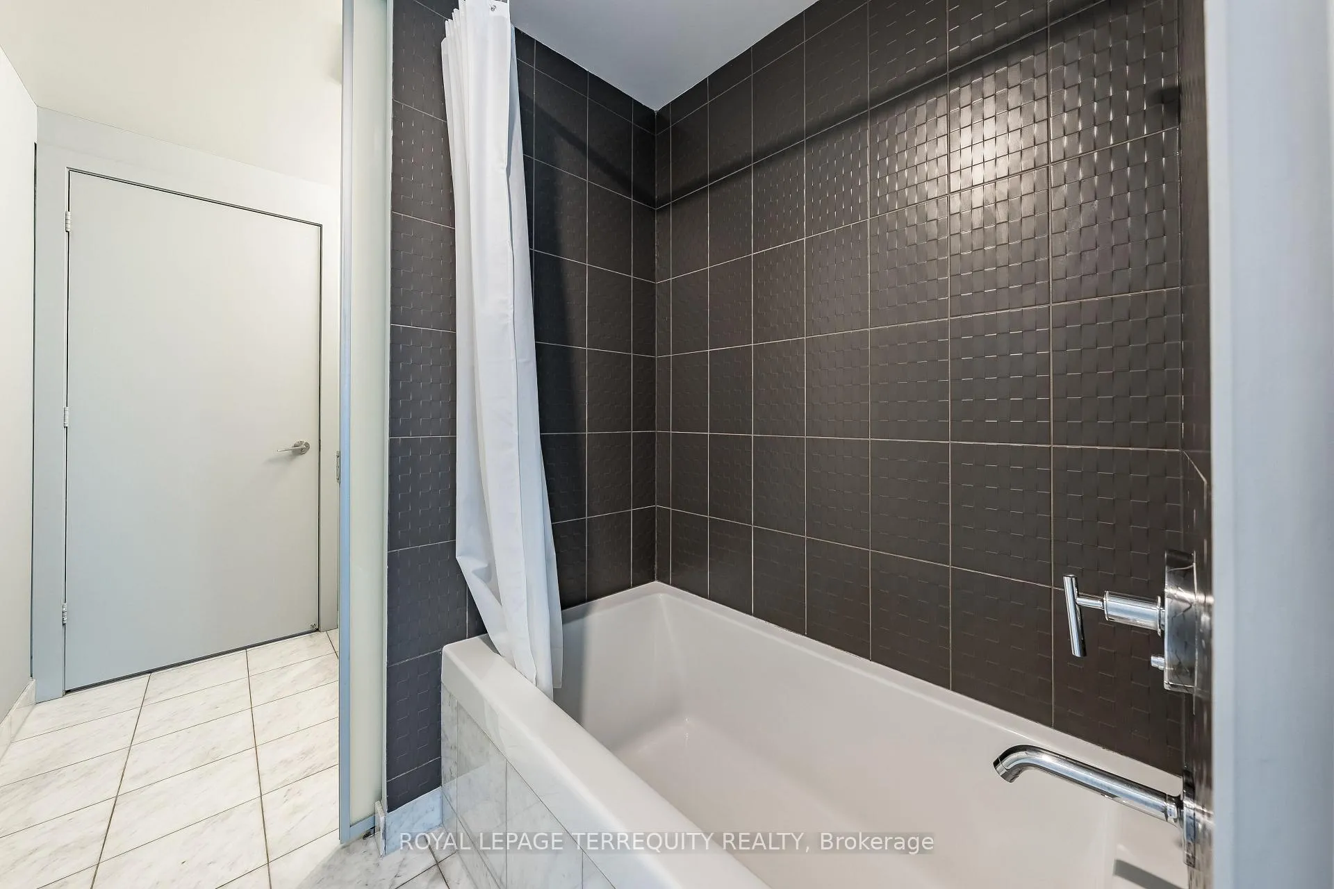 Photo 12 of Unit 4008, 33 Charles Street E, Toronto, Church-Yonge Corridor — HOMEH