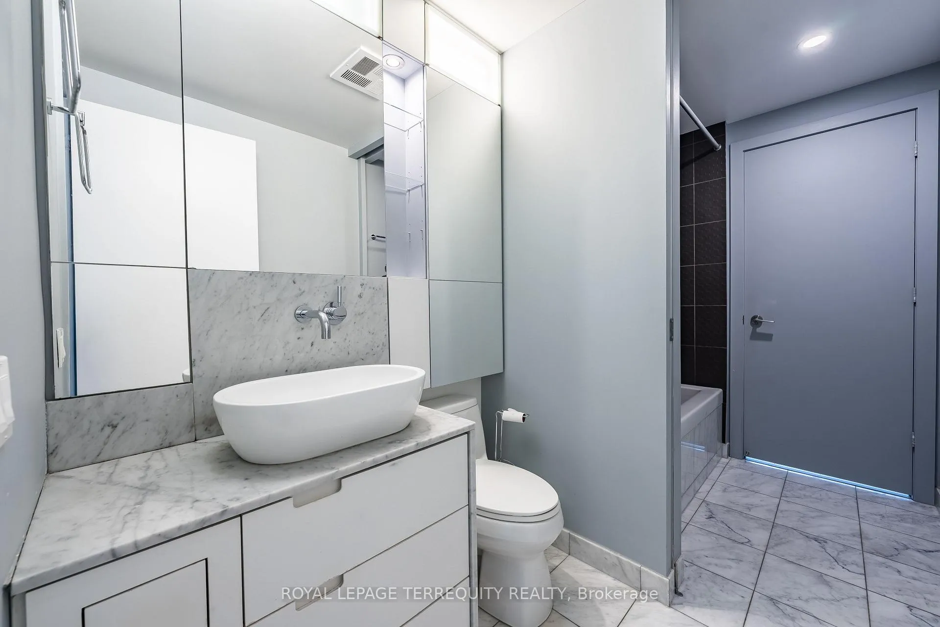 Photo 14 of Unit 4008, 33 Charles Street E, Toronto, Church-Yonge Corridor — HOMEH
