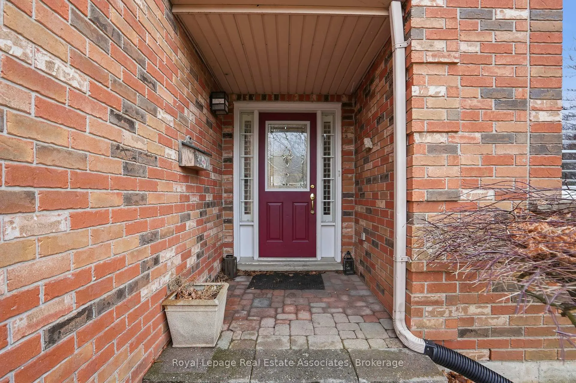 Photo 2 of 486 Delaney Court, Burlington, Shoreacres — HOMEH