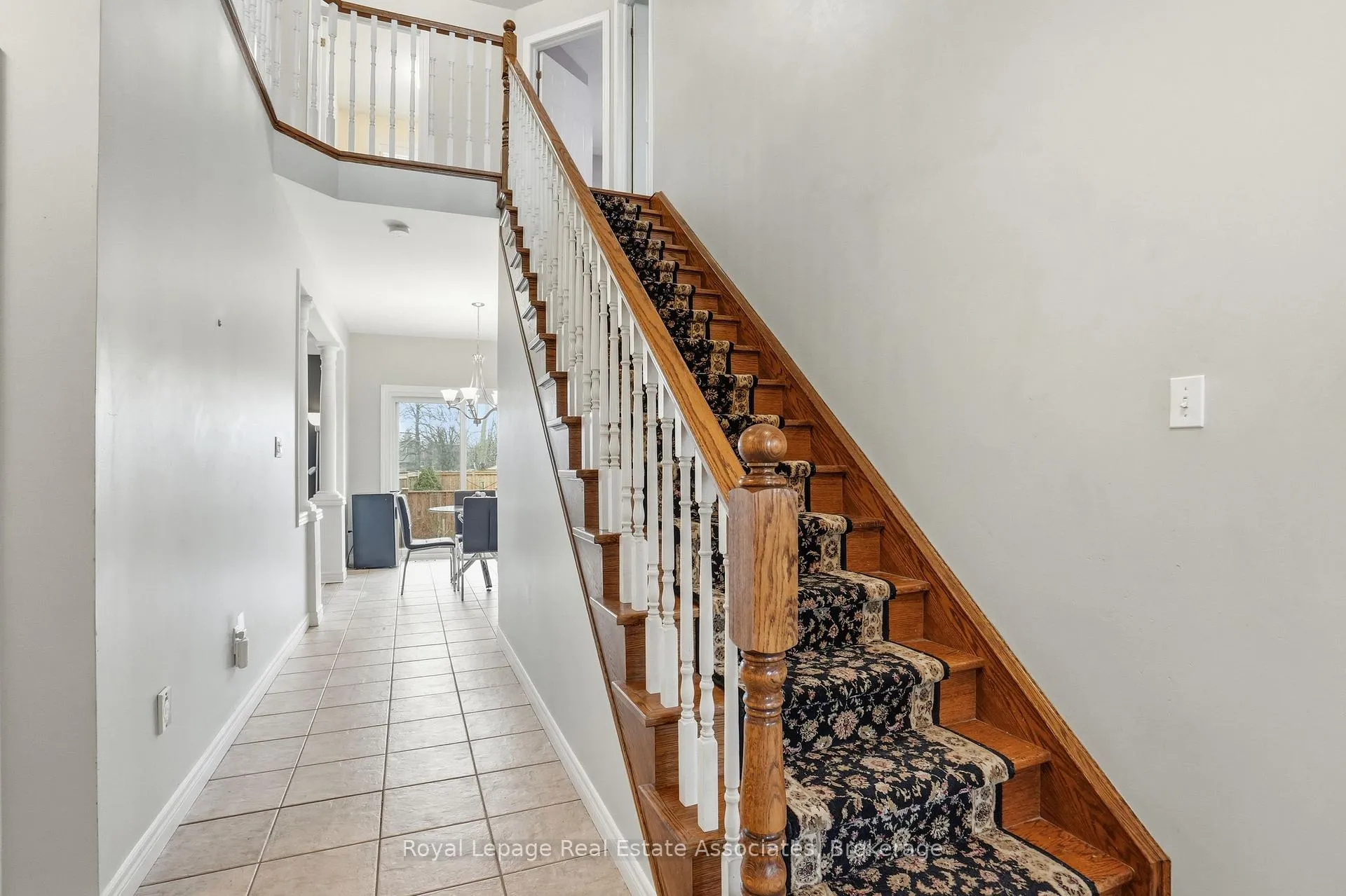 Photo 3 of 486 Delaney Court, Burlington, Shoreacres — HOMEH