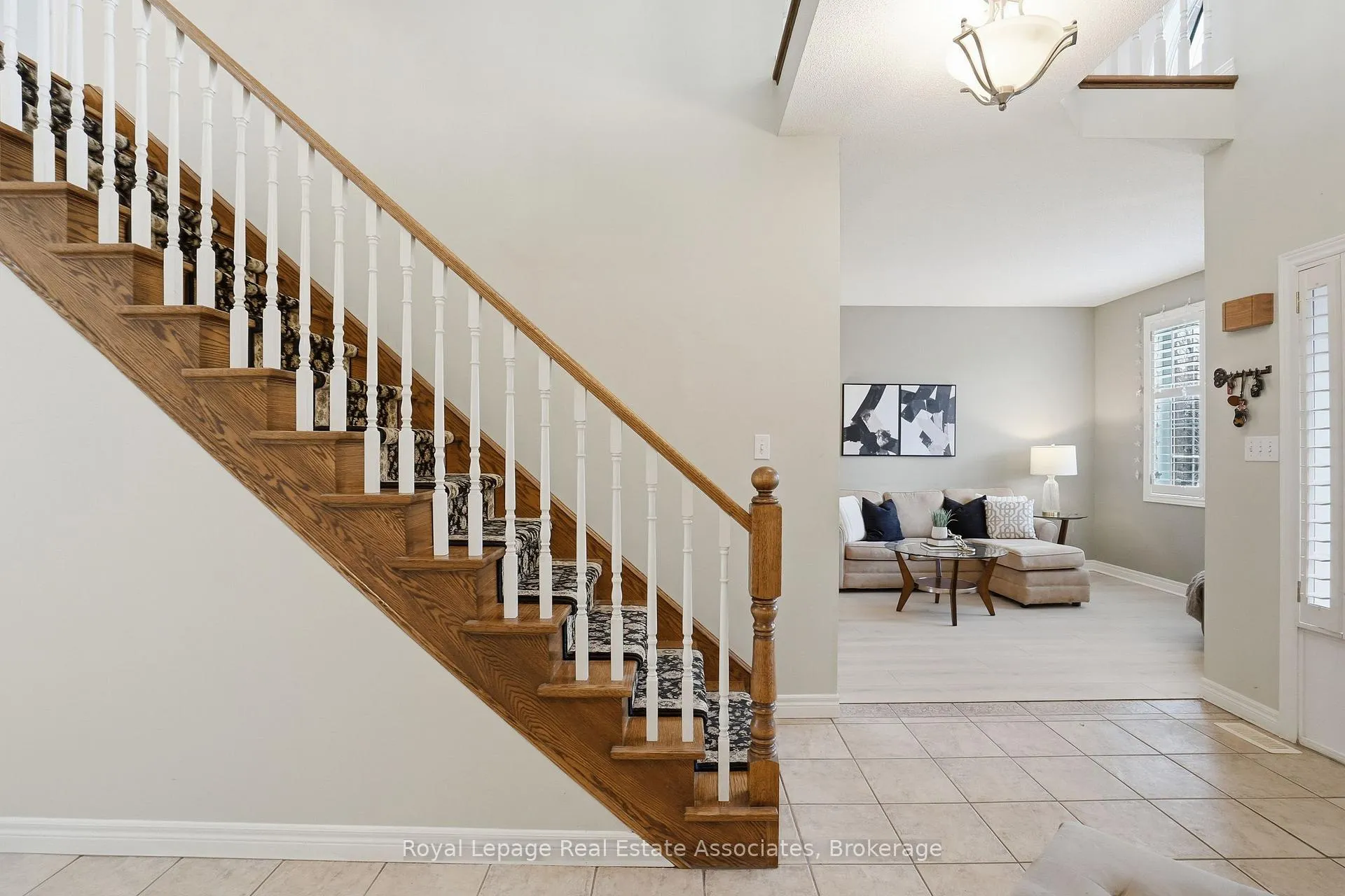 Photo 4 of 486 Delaney Court, Burlington, Shoreacres — HOMEH