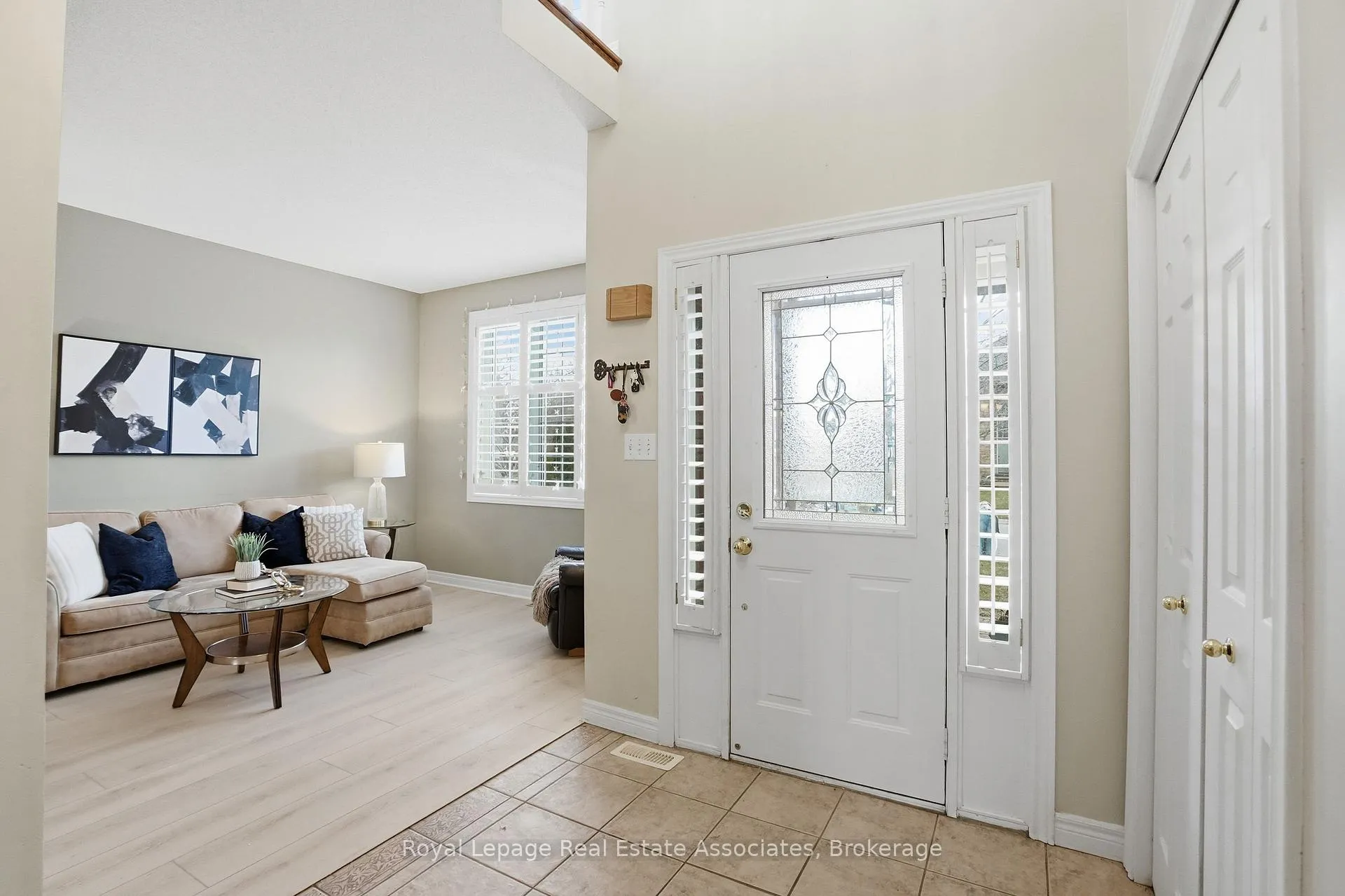 Photo 5 of 486 Delaney Court, Burlington, Shoreacres — HOMEH