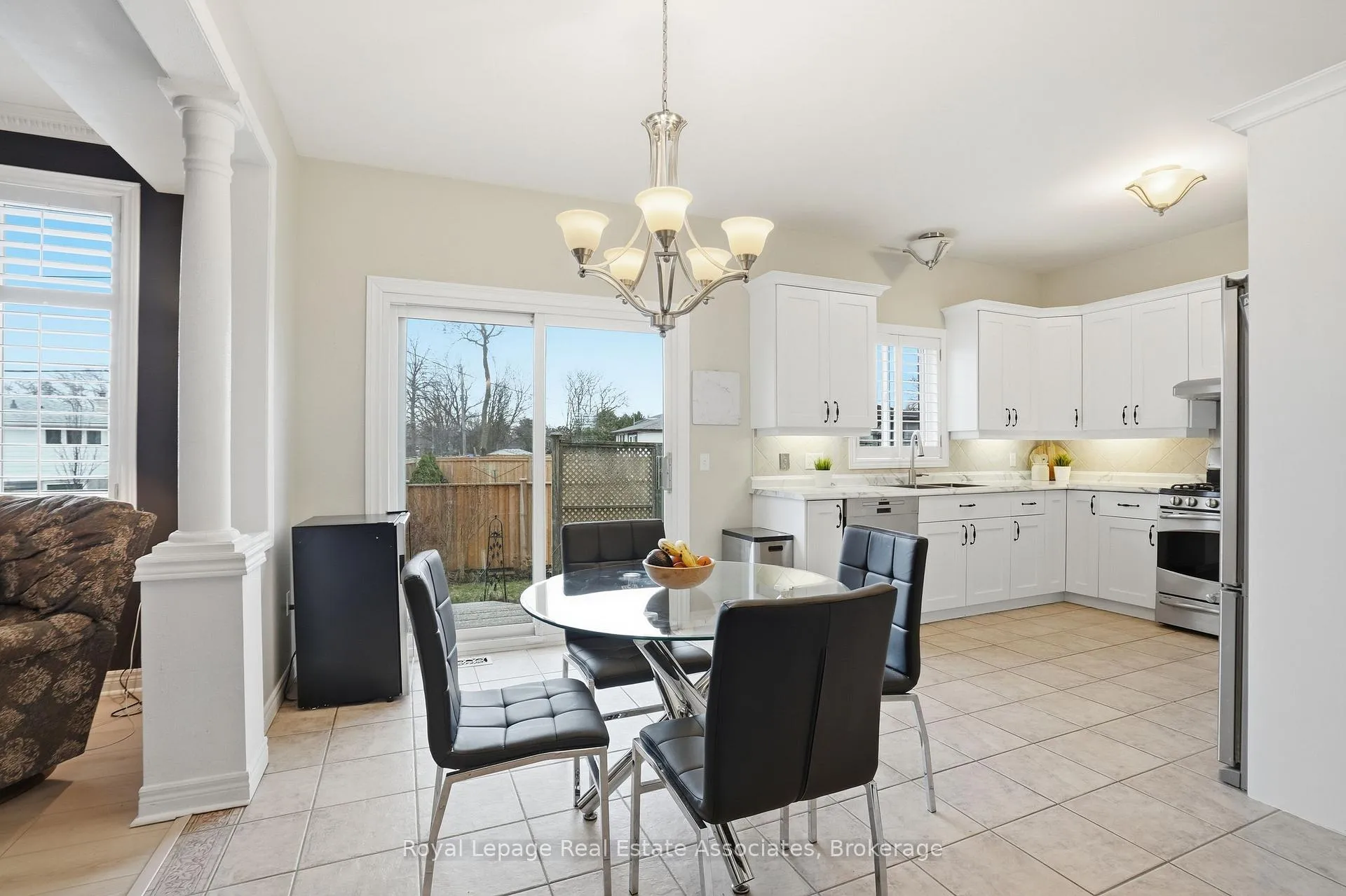 Photo 11 of 486 Delaney Court, Burlington, Shoreacres — HOMEH