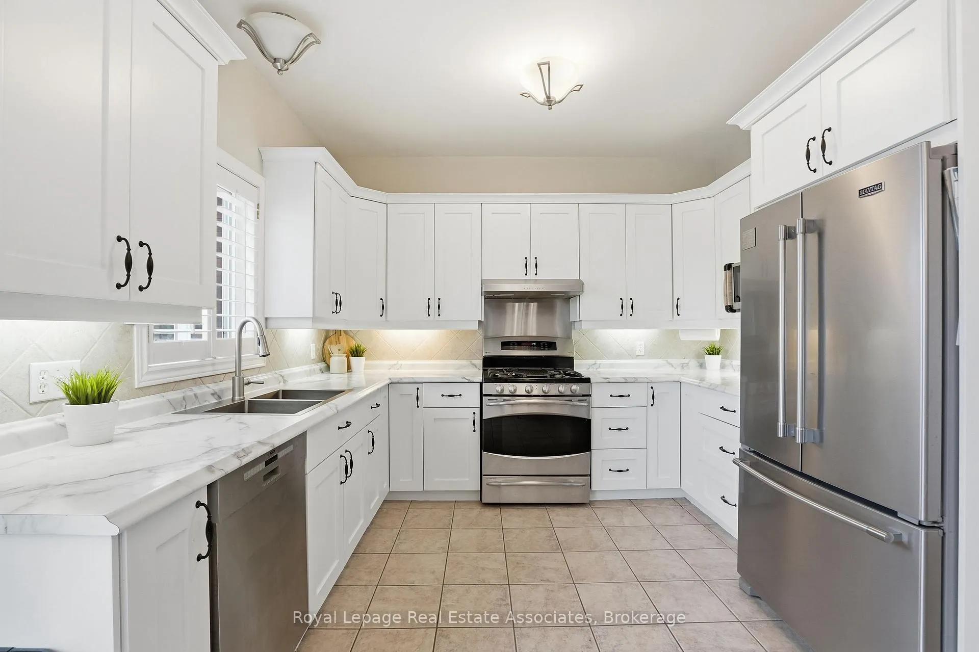 Photo 12 of 486 Delaney Court, Burlington, Shoreacres — HOMEH
