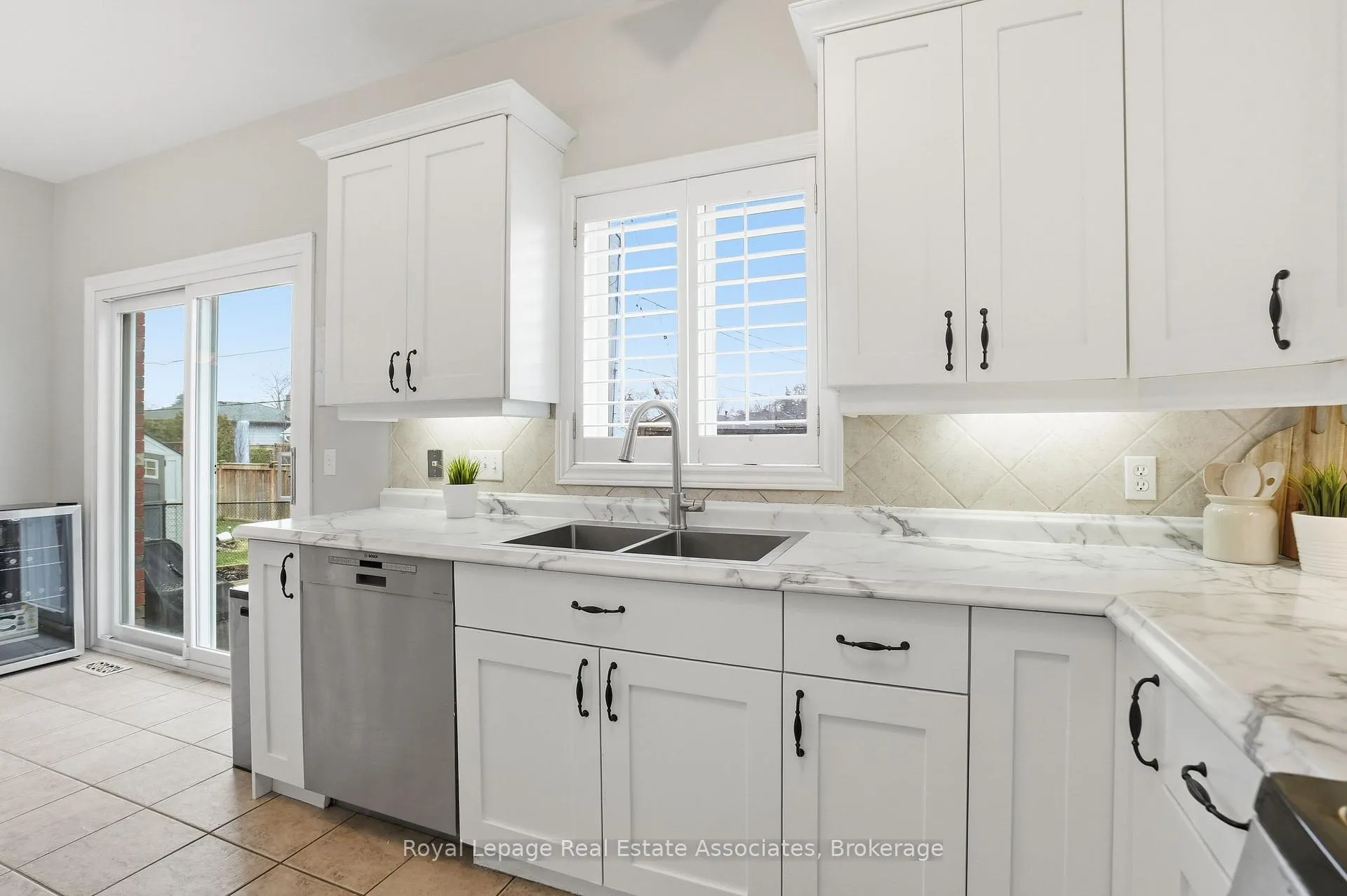 Photo 14 of 486 Delaney Court, Burlington, Shoreacres — HOMEH