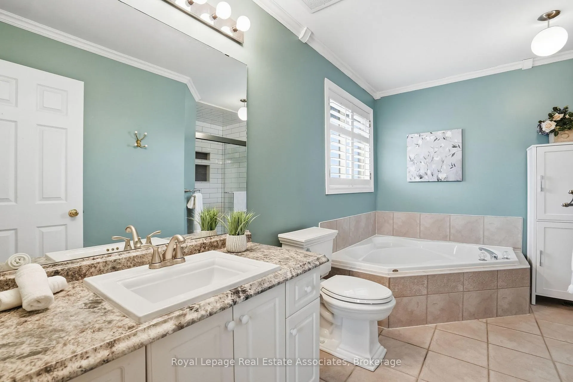 Photo 27 of 486 Delaney Court, Burlington, Shoreacres — HOMEH