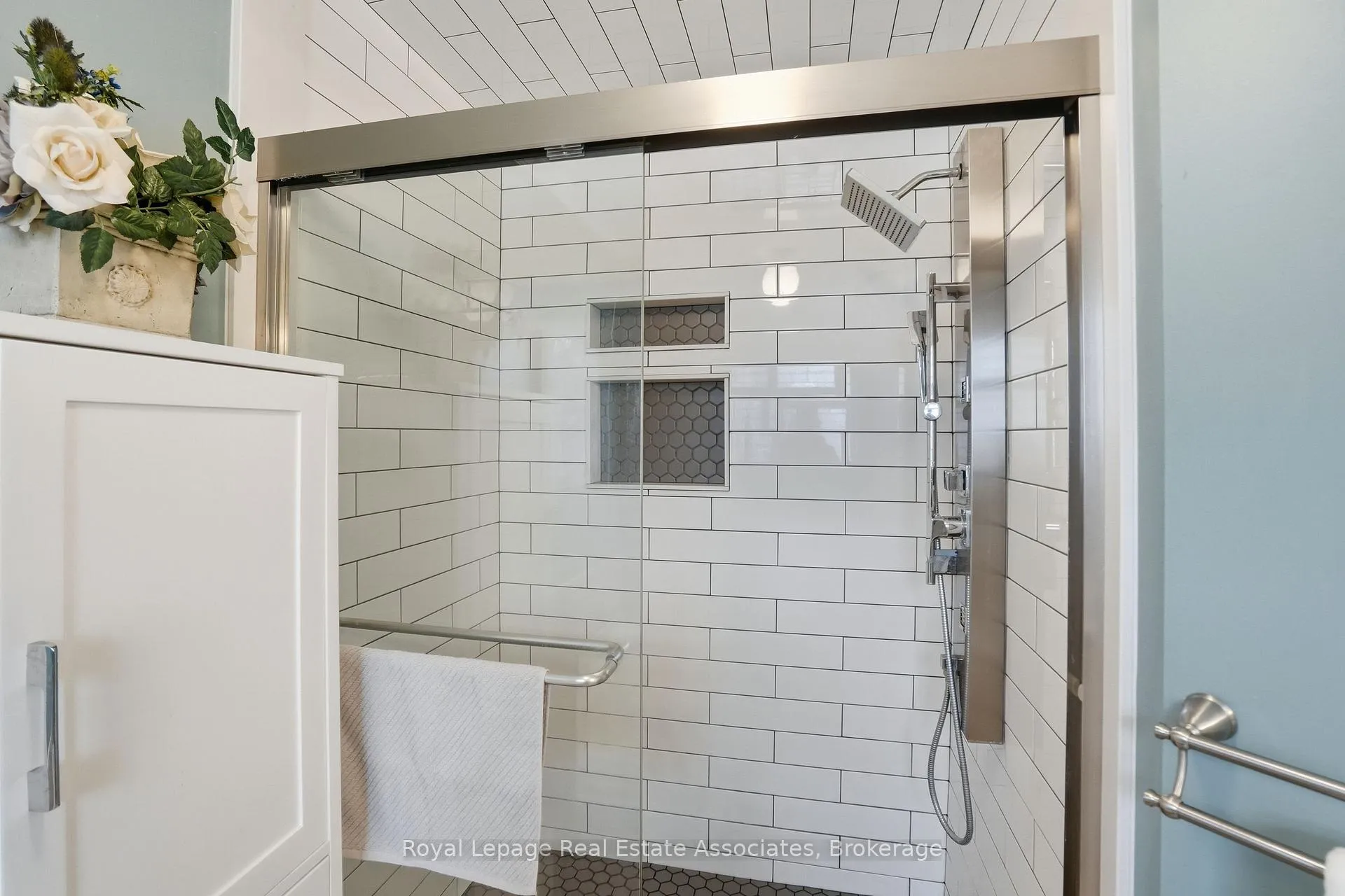 Photo 28 of 486 Delaney Court, Burlington, Shoreacres — HOMEH
