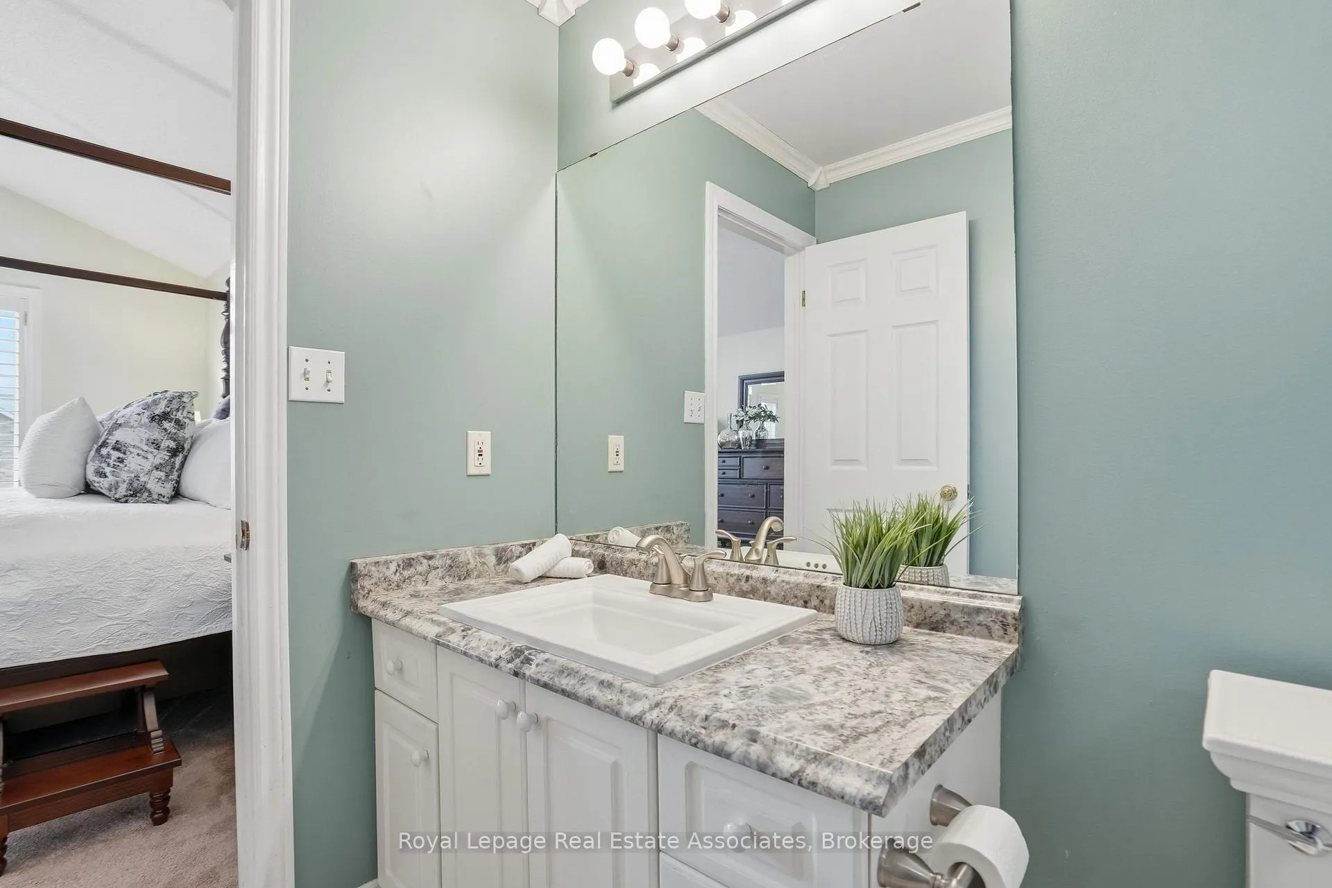 Photo 31 of 486 Delaney Court, Burlington, Shoreacres — HOMEH