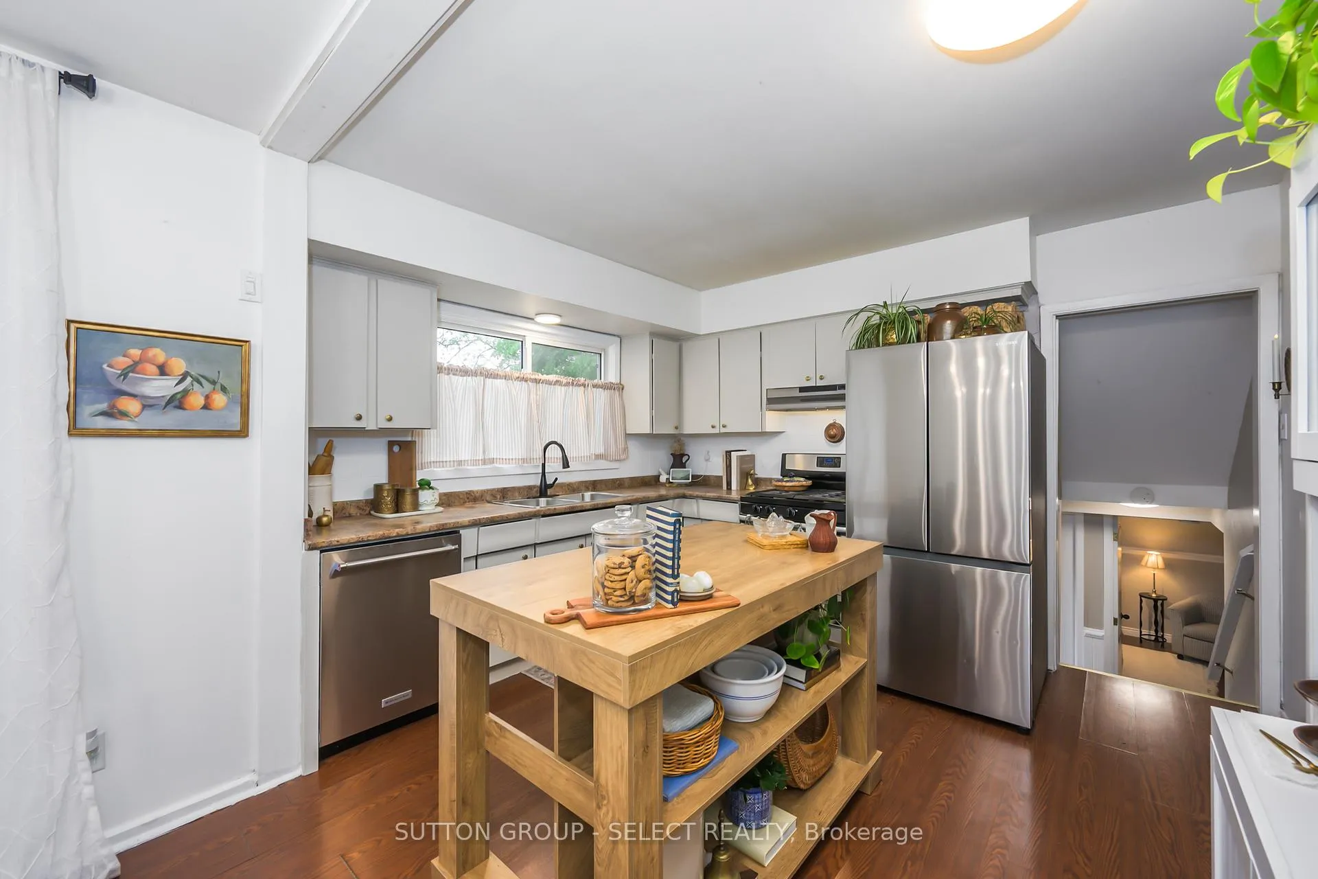 Photo 14 of 35 Maxwell Crescent, London, North H — HOMEH