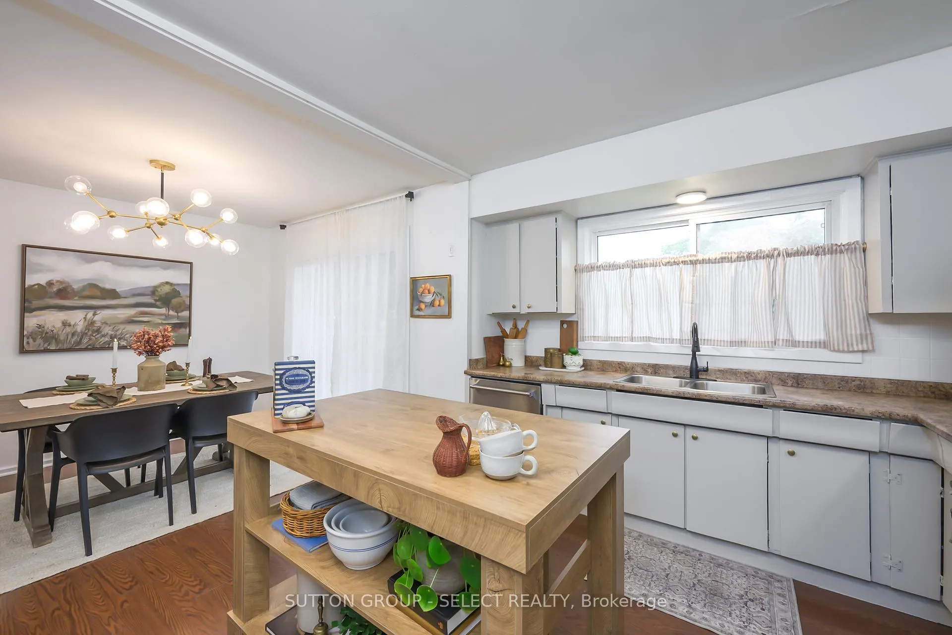 Photo 17 of 35 Maxwell Crescent, London, North H — HOMEH