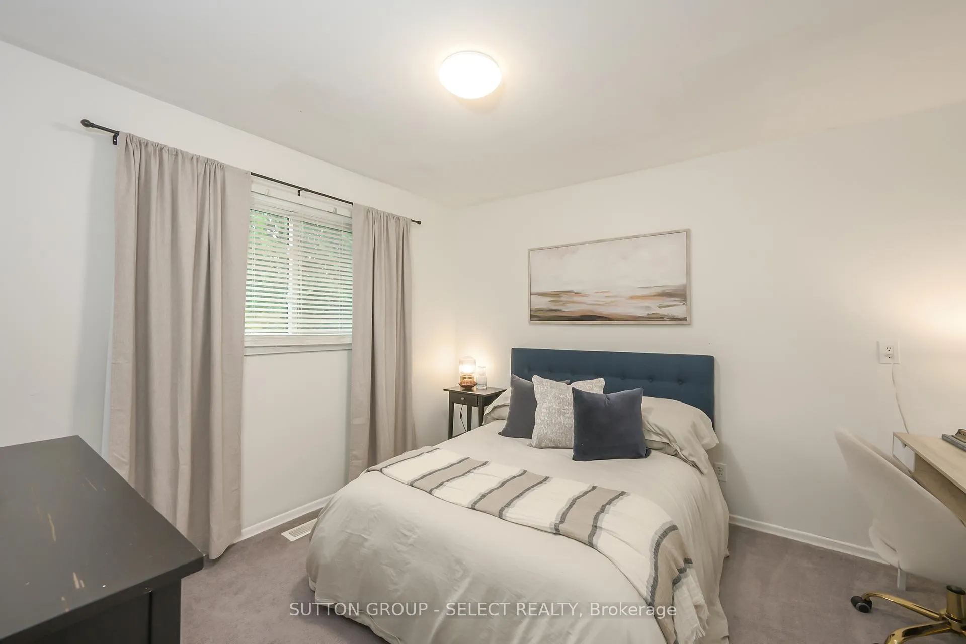 Photo 21 of 35 Maxwell Crescent, London, North H — HOMEH