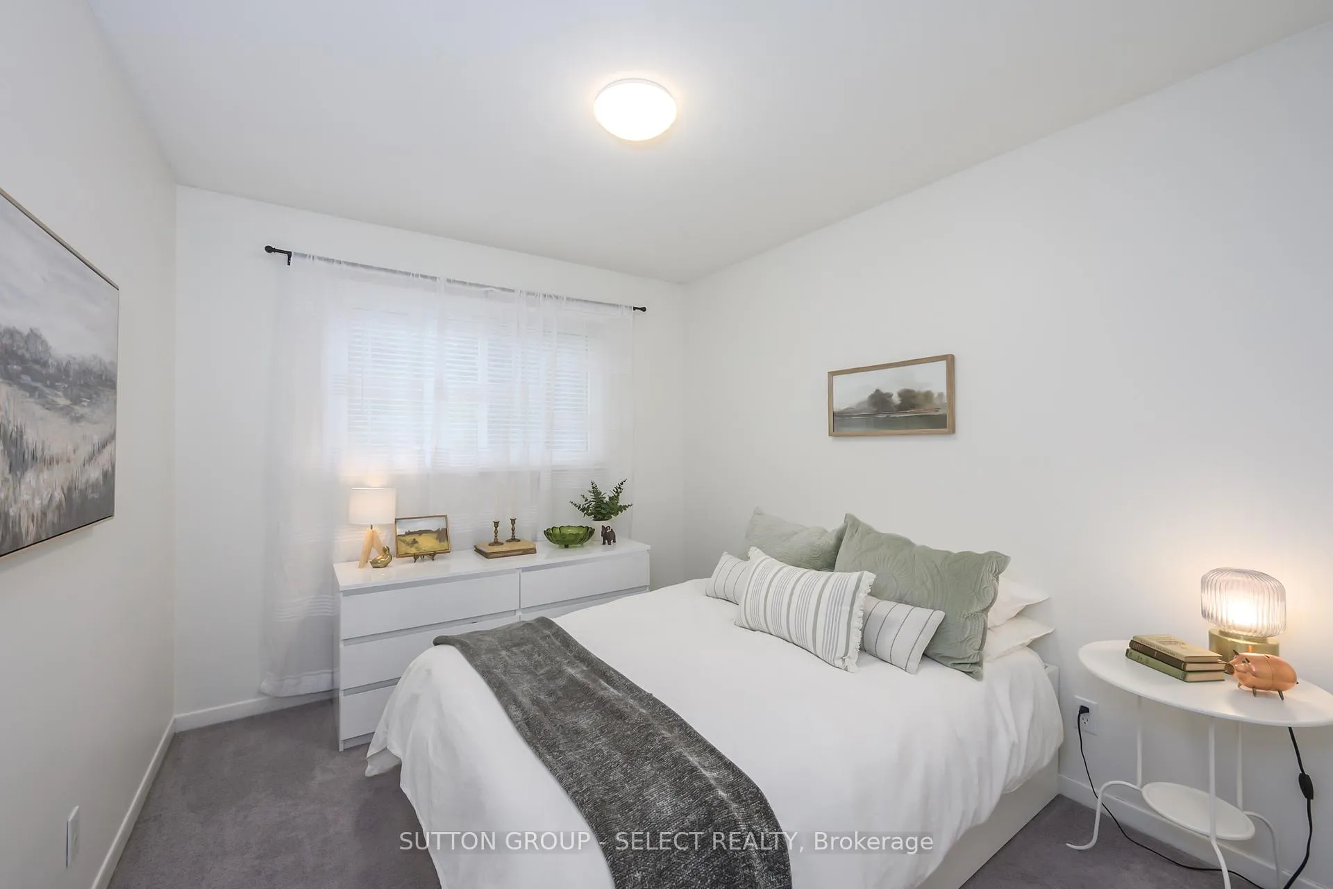 Photo 22 of 35 Maxwell Crescent, London, North H — HOMEH