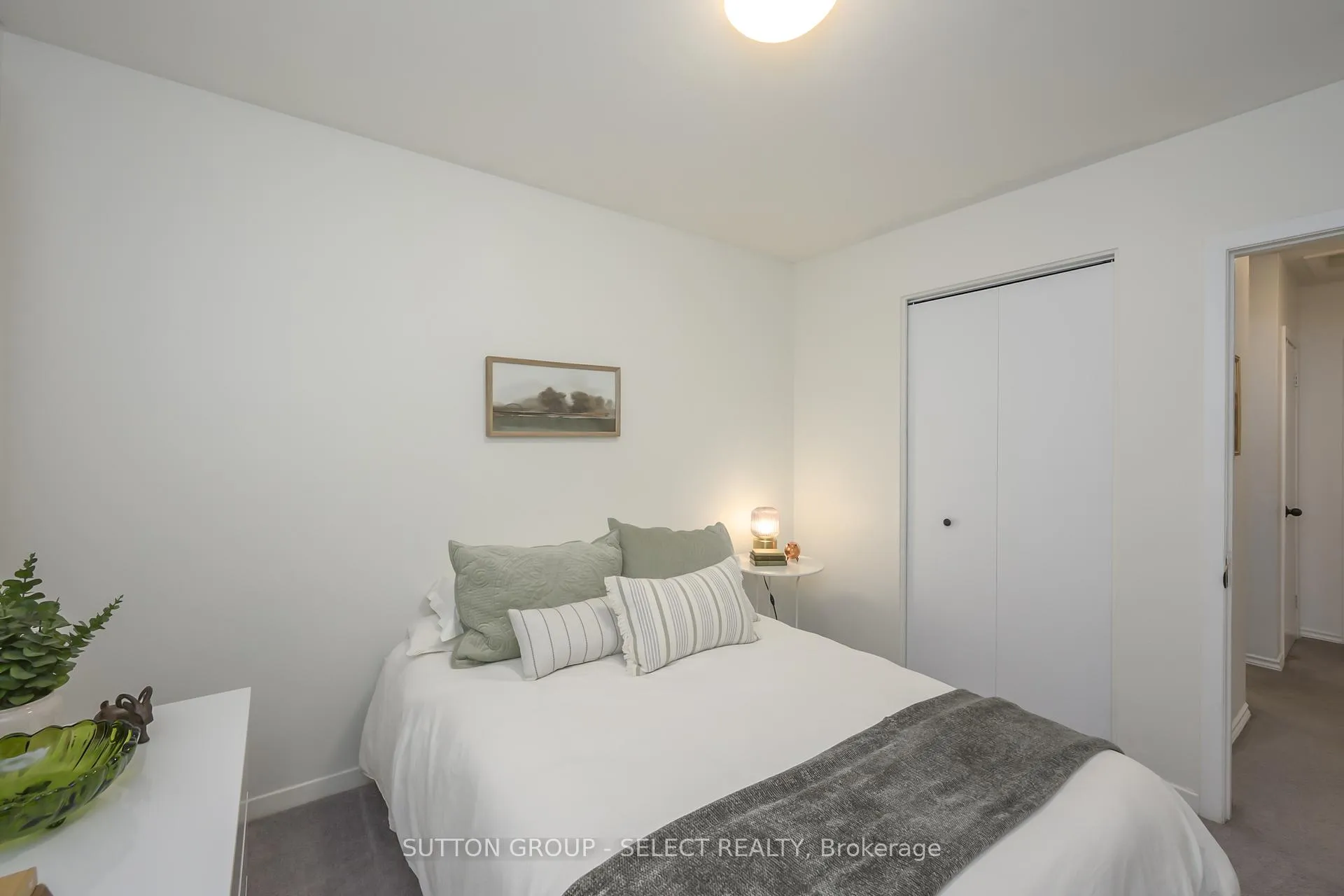 Photo 23 of 35 Maxwell Crescent, London, North H — HOMEH