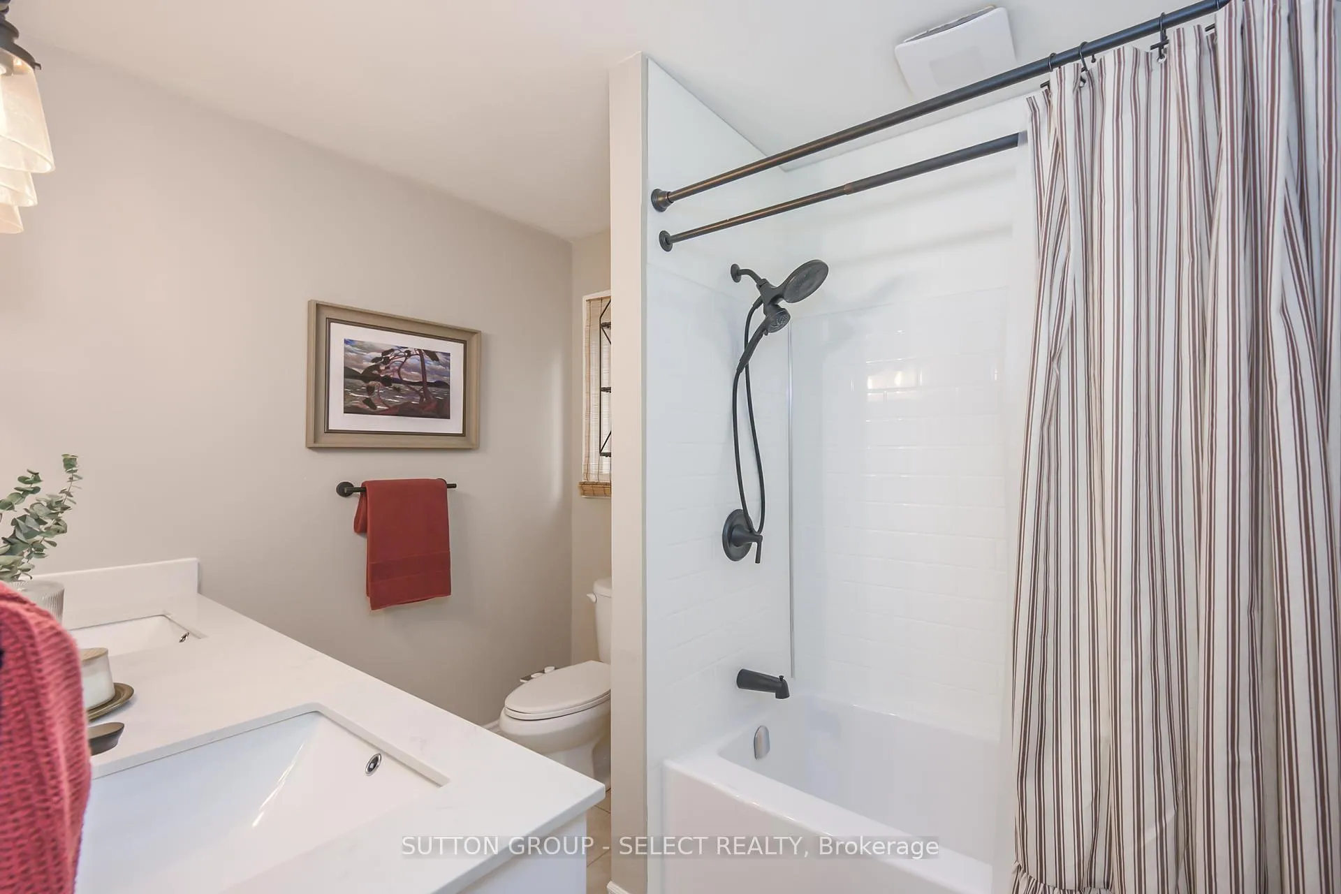 Photo 26 of 35 Maxwell Crescent, London, North H — HOMEH