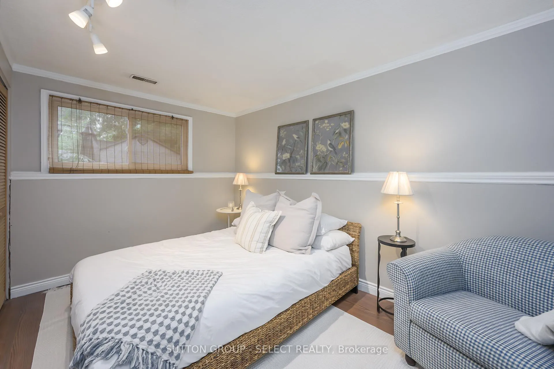 Photo 35 of 35 Maxwell Crescent, London, North H — HOMEH