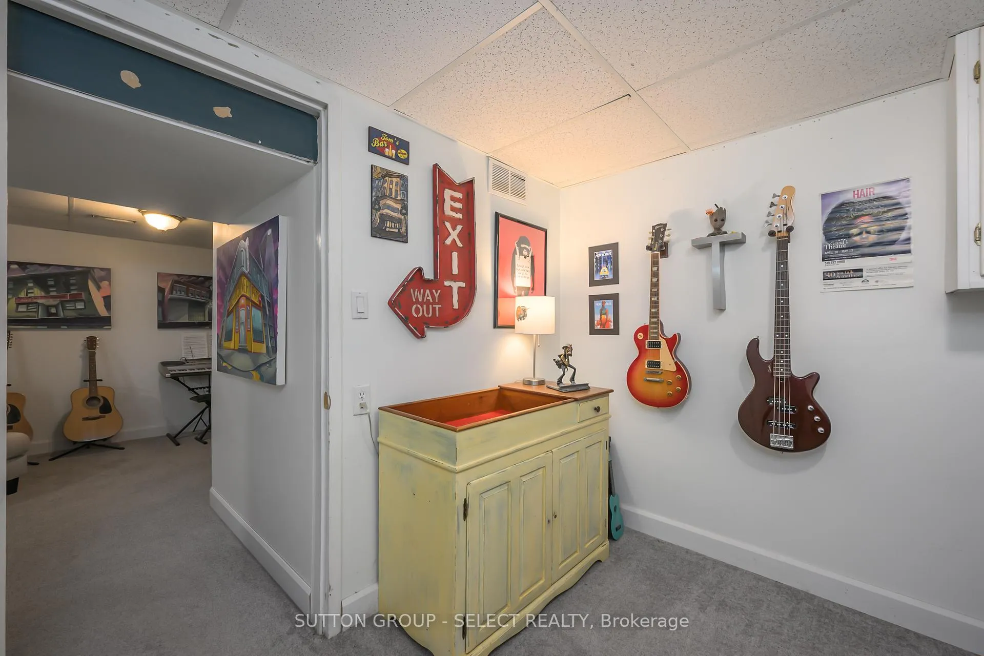 Photo 39 of 35 Maxwell Crescent, London, North H — HOMEH