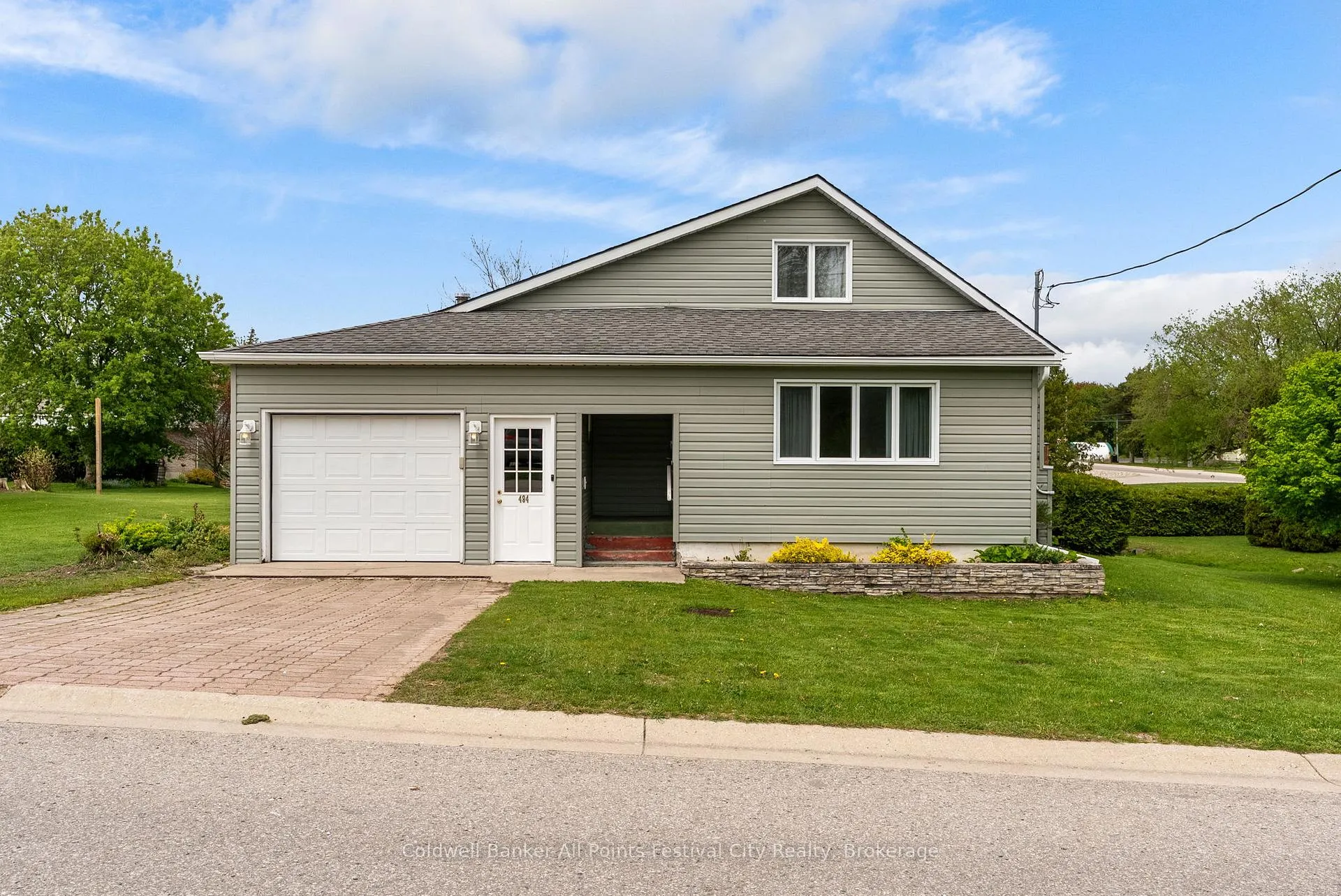 Photo 1 of 484 Bob Street, Huron-Kinloss, Lucknow — HOMEH