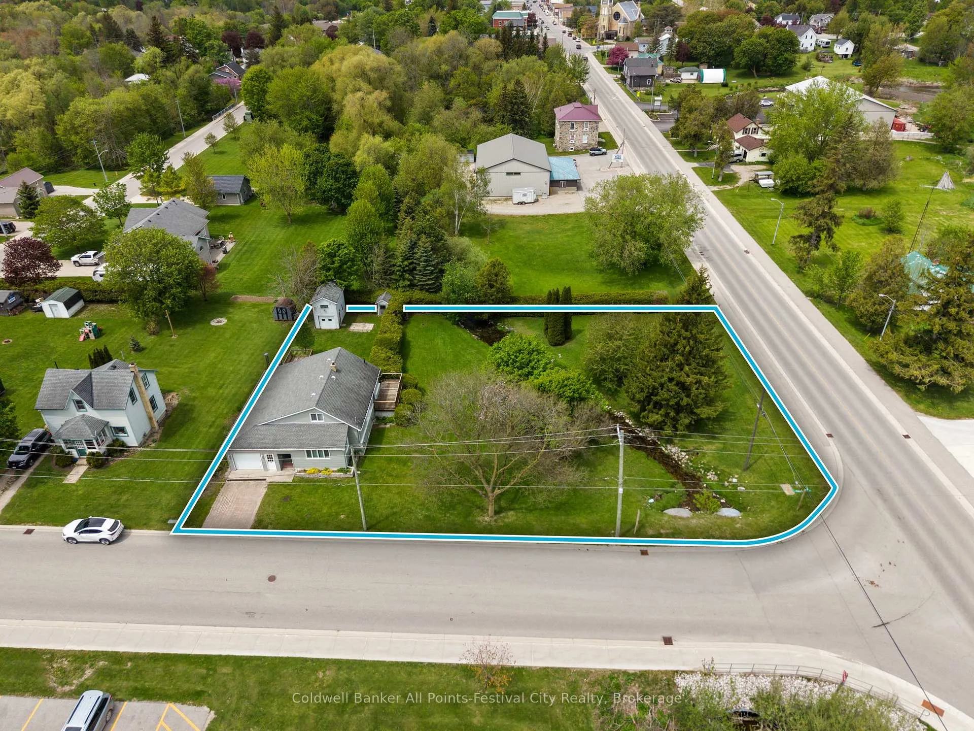 Photo 2 of 484 Bob Street, Huron-Kinloss, Lucknow — HOMEH