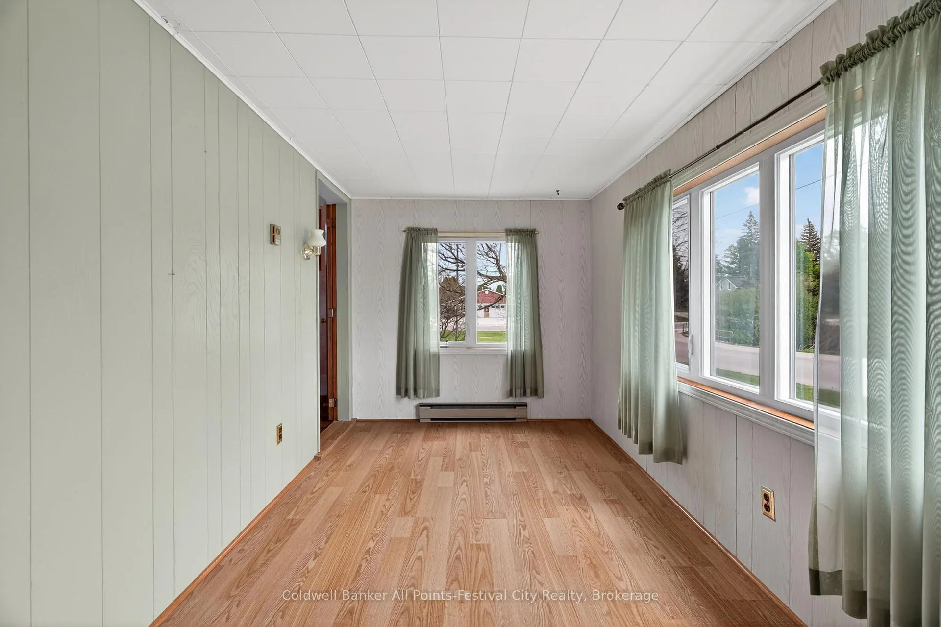 Photo 5 of 484 Bob Street, Huron-Kinloss, Lucknow — HOMEH