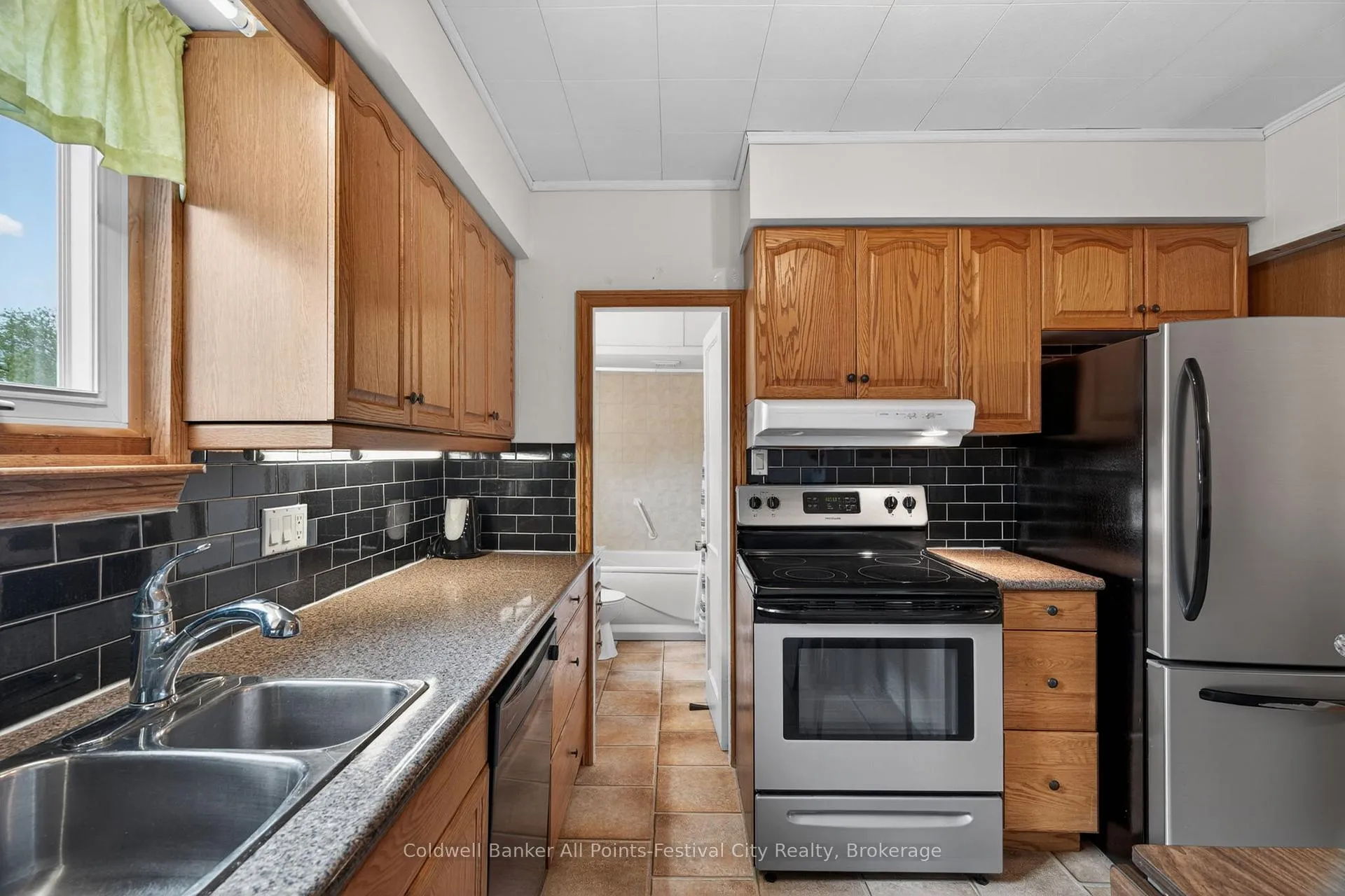 Photo 16 of 484 Bob Street, Huron-Kinloss, Lucknow — HOMEH