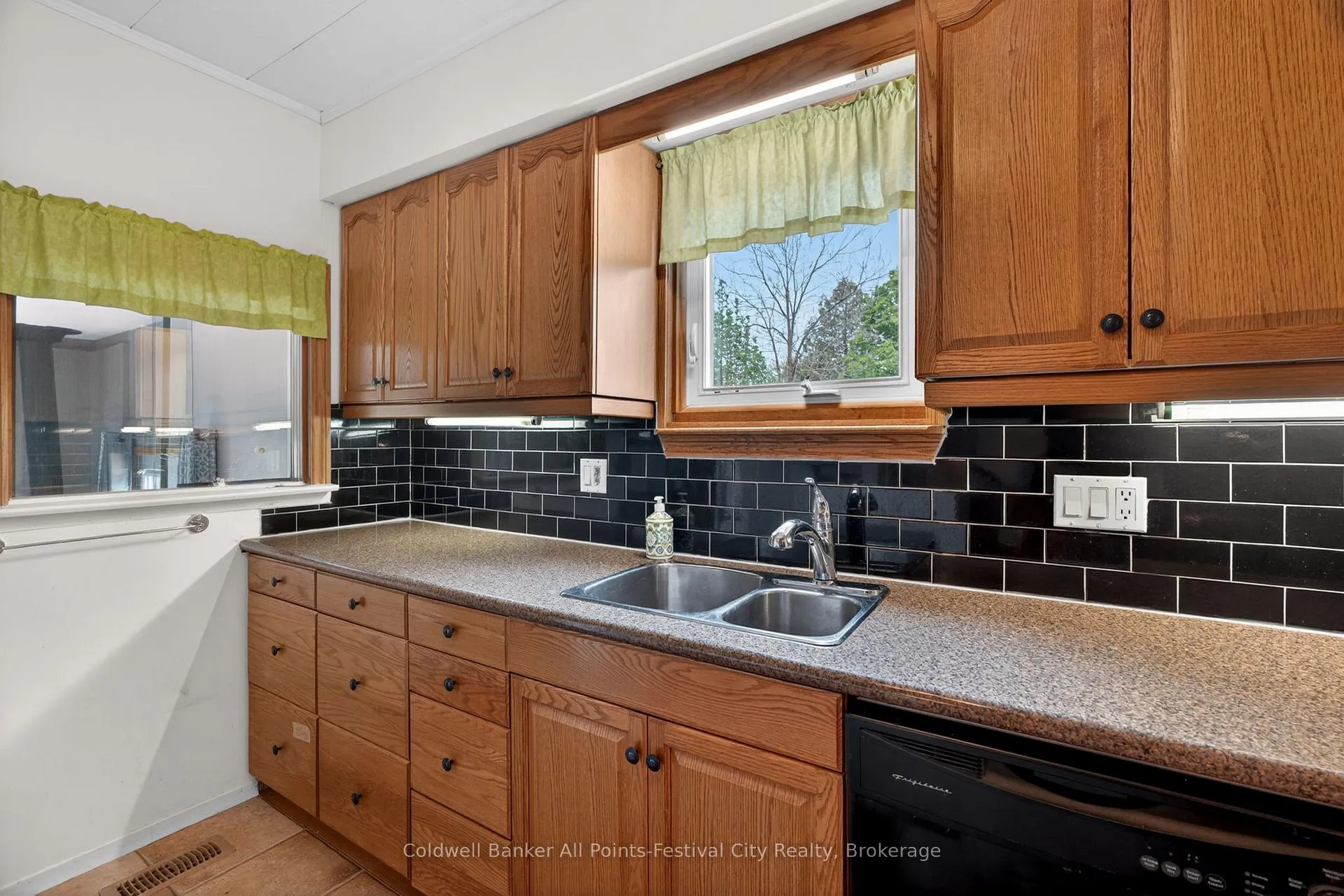 Photo 18 of 484 Bob Street, Huron-Kinloss, Lucknow — HOMEH