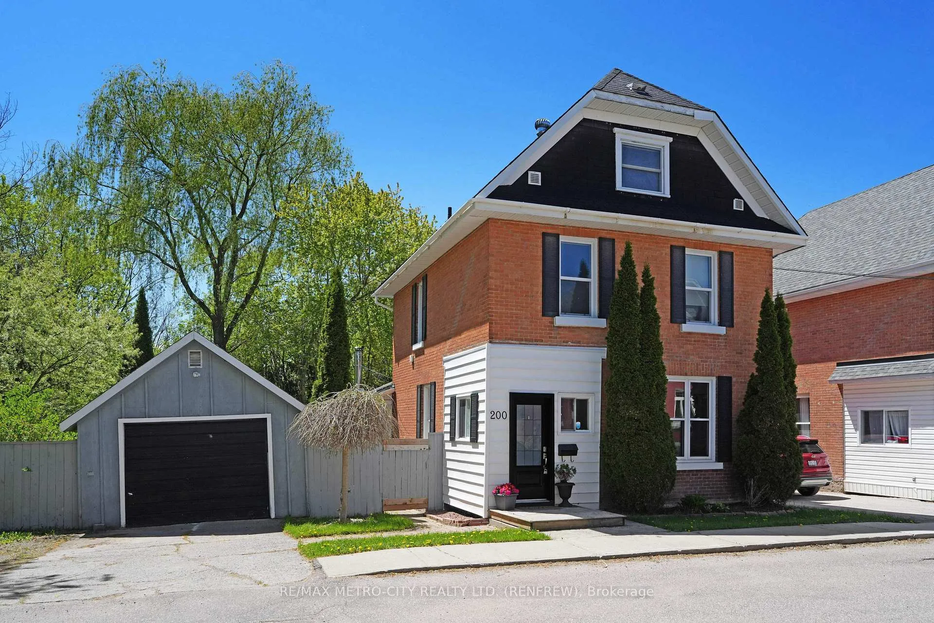 Photo 1 of 200 Ross Street, Renfrew — HOMEH