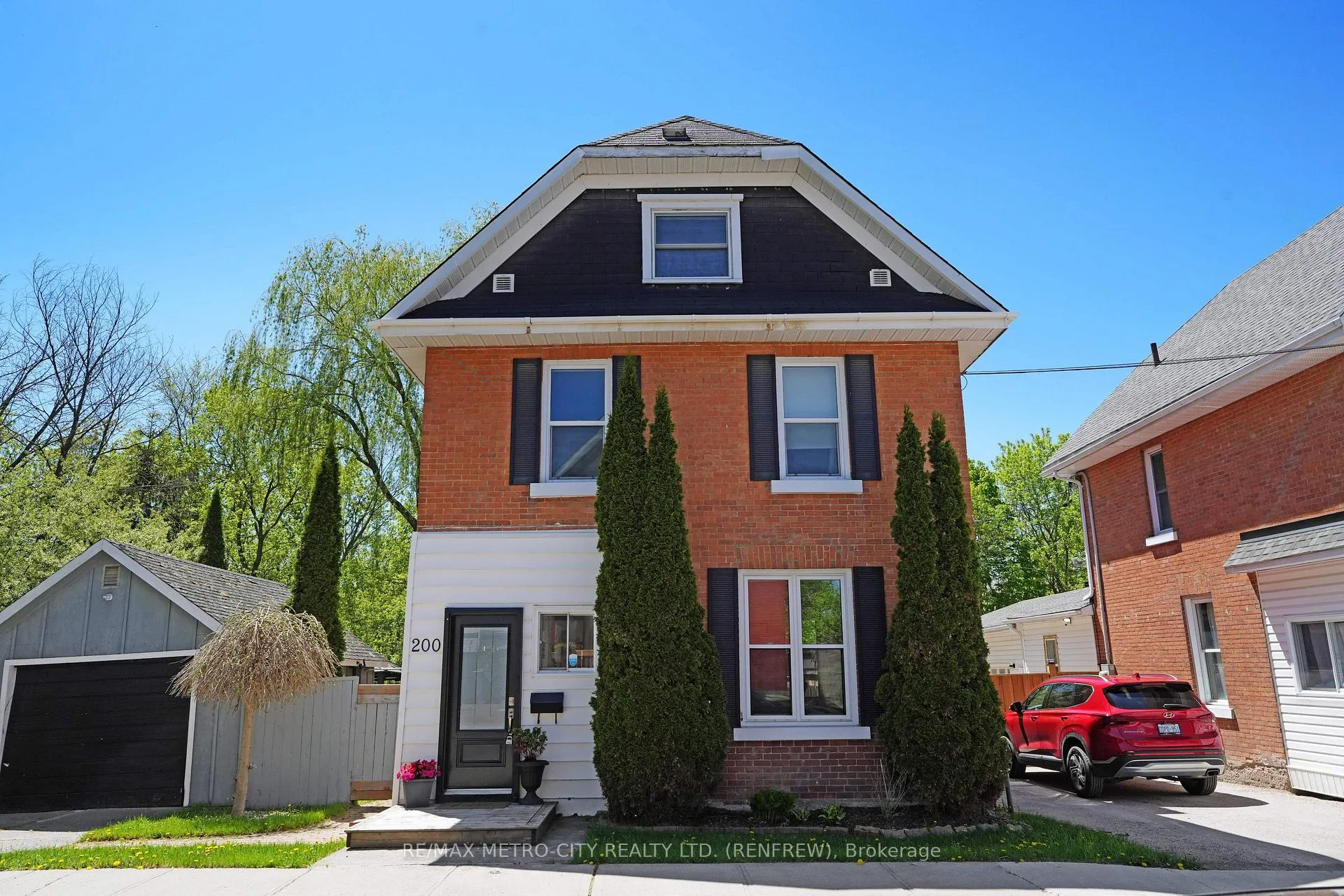 Photo 2 of 200 Ross Street, Renfrew — HOMEH