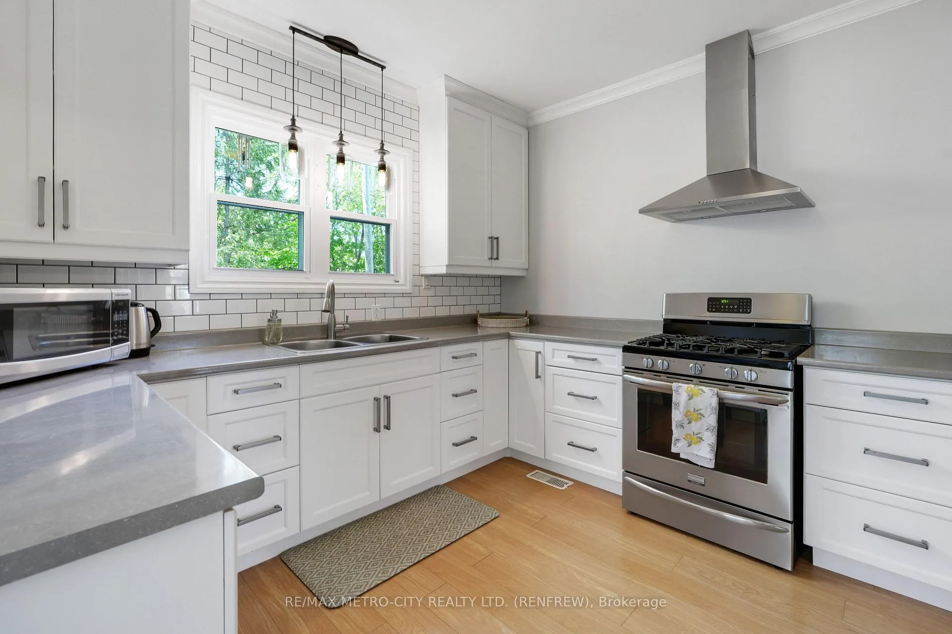 Photo 19 of 200 Ross Street, Renfrew — HOMEH