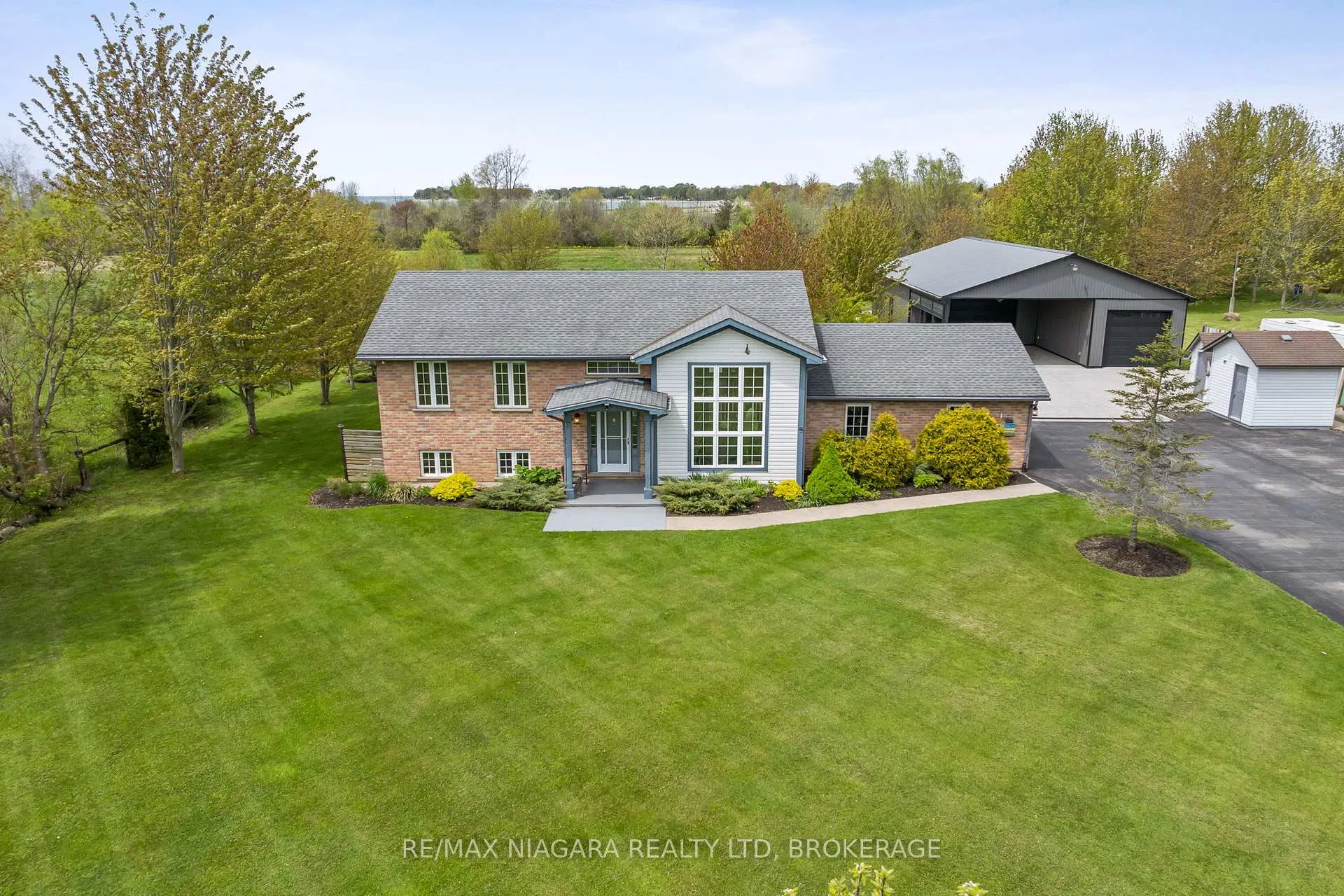 Photo 1 of 11660 Belleview Beach Road, Wainfleet, Lakeshore — HOMEH