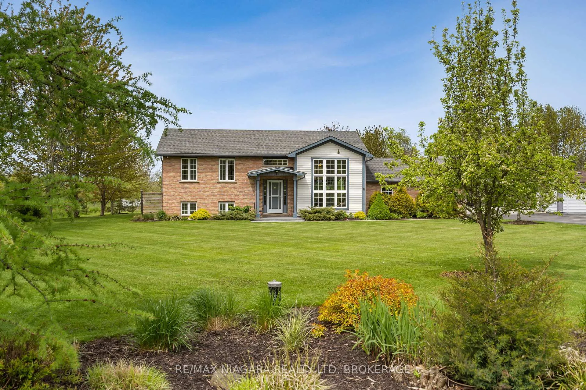 Photo 2 of 11660 Belleview Beach Road, Wainfleet, Lakeshore — HOMEH