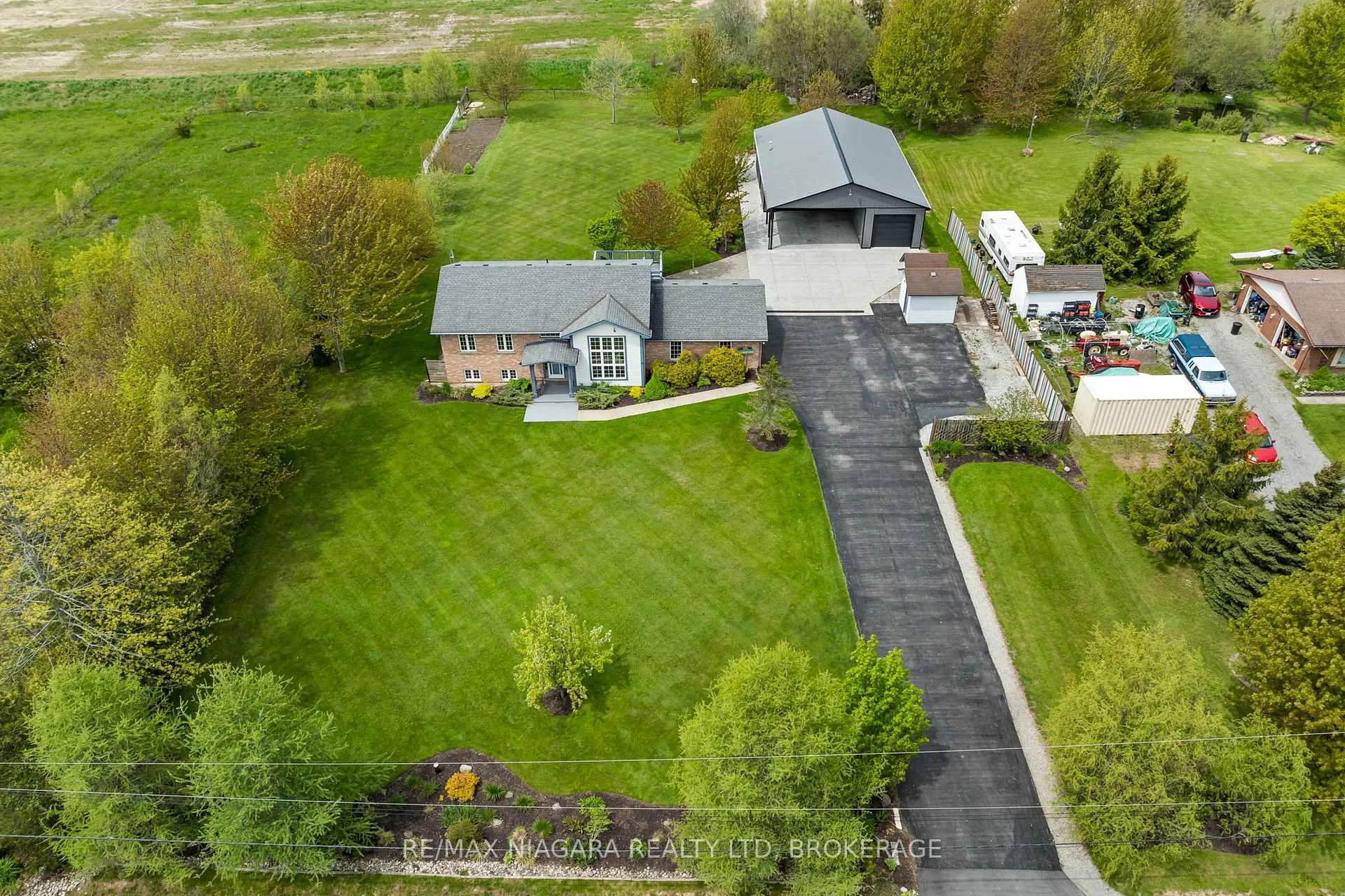 Photo 3 of 11660 Belleview Beach Road, Wainfleet, Lakeshore — HOMEH