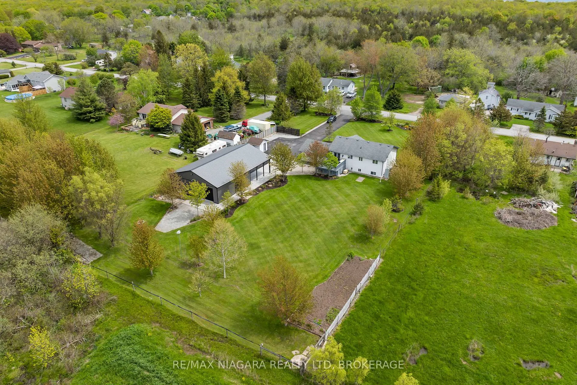 Photo 47 of 11660 Belleview Beach Road, Wainfleet, Lakeshore — HOMEH
