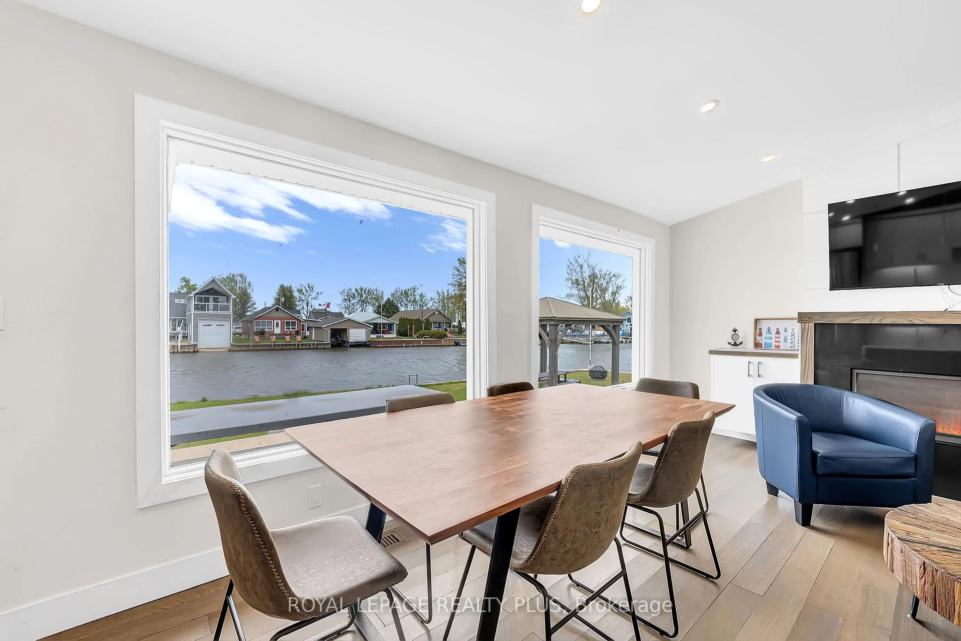 Photo 10 of 36 Dickinson Avenue, Norfolk, Long Point — HOMEH