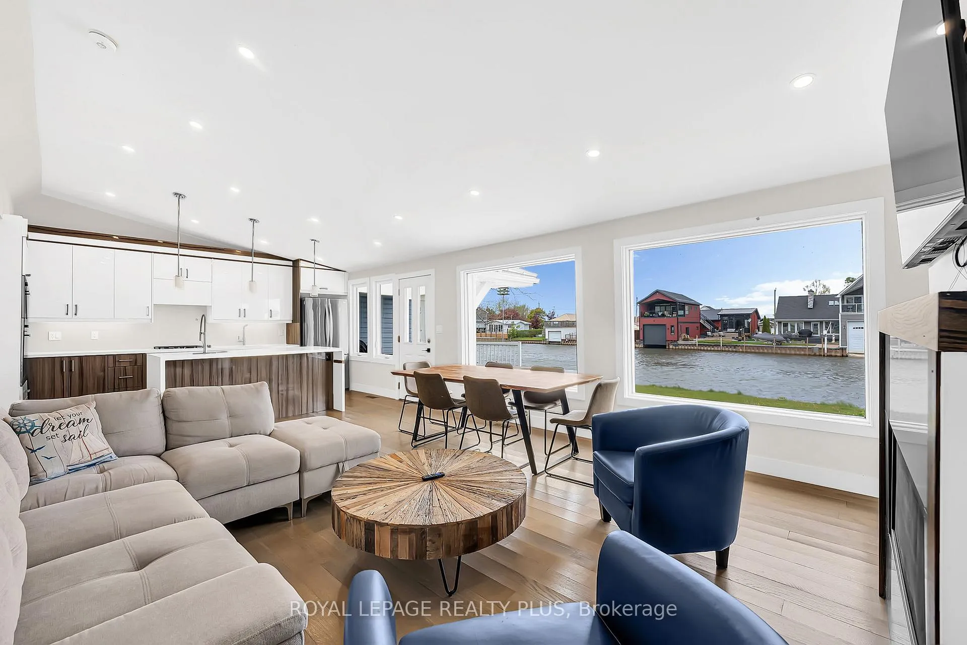 Photo 12 of 36 Dickinson Avenue, Norfolk, Long Point — HOMEH