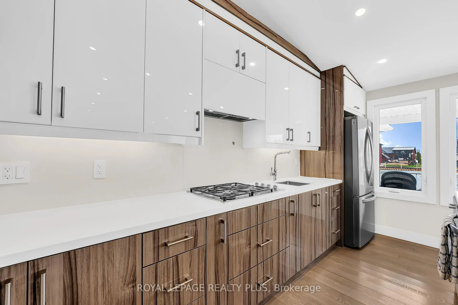 Photo 19 of 36 Dickinson Avenue, Norfolk, Long Point — HOMEH
