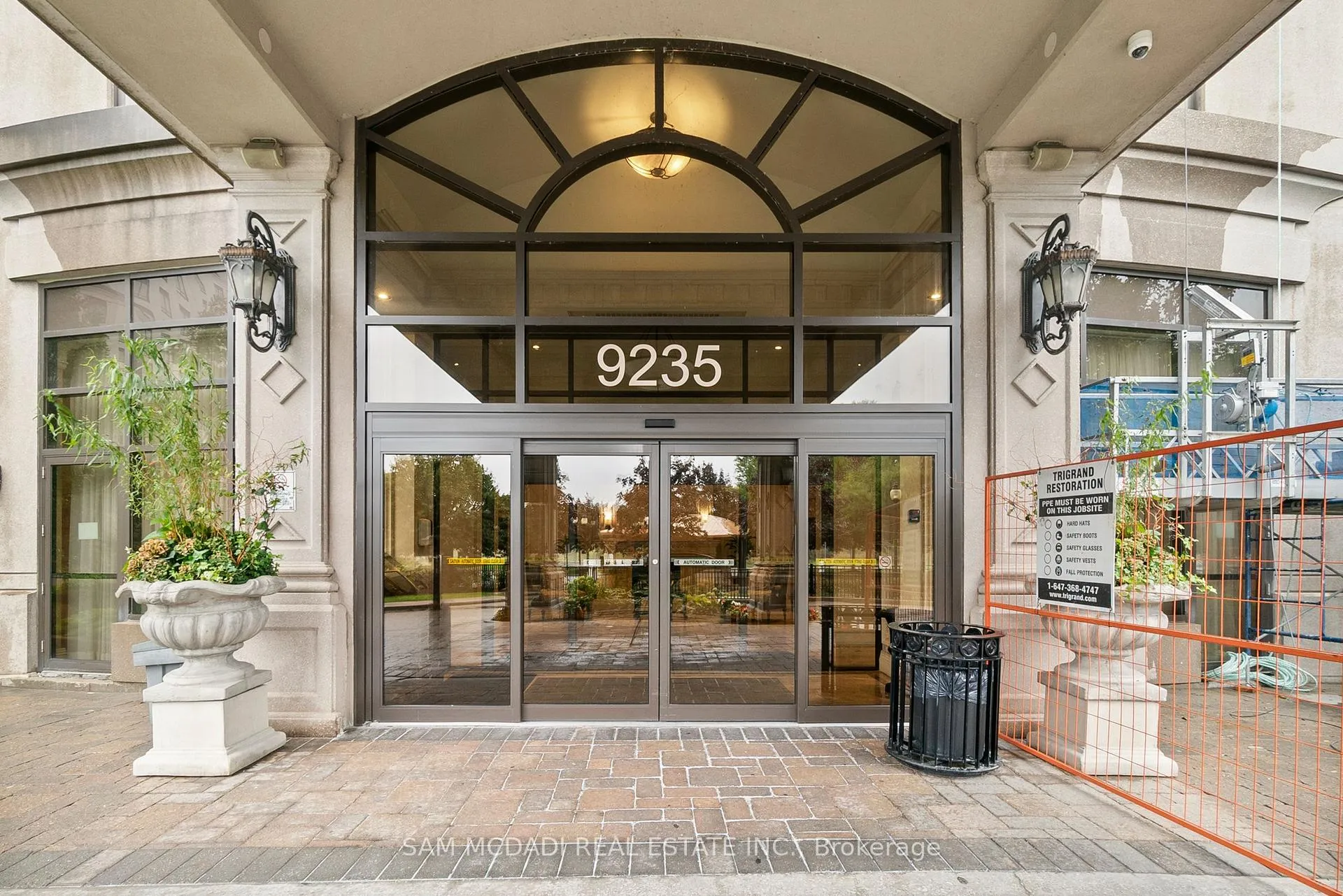 Photo 2 of Unit 1616, 9235 Jane Street, Vaughan, Maple — HOMEH