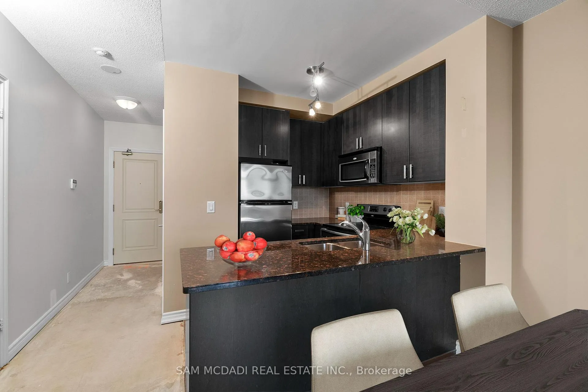 Photo 5 of Unit 1616, 9235 Jane Street, Vaughan, Maple — HOMEH