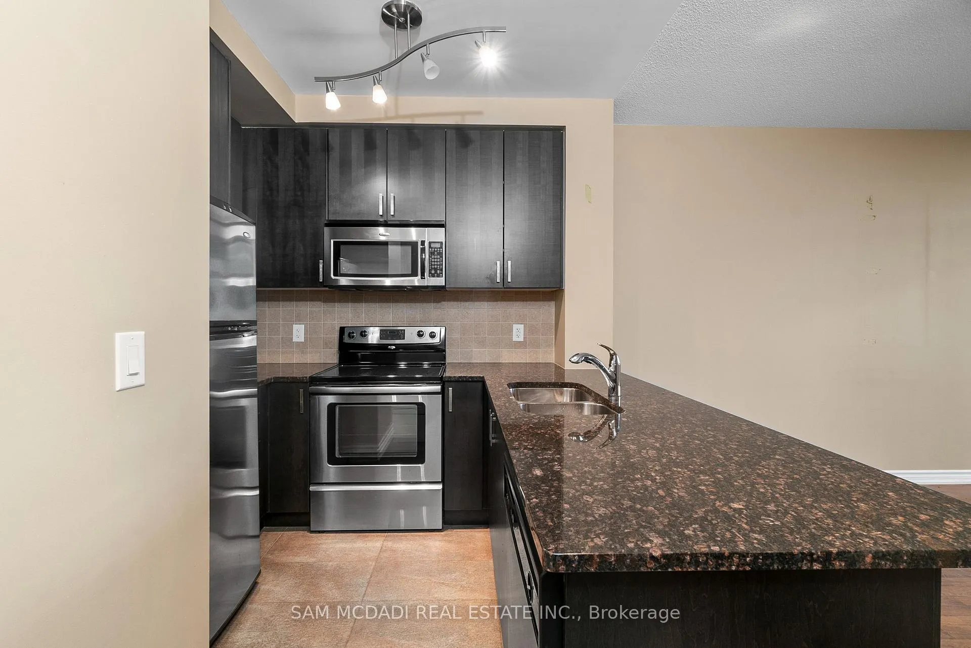 Photo 6 of Unit 1616, 9235 Jane Street, Vaughan, Maple — HOMEH