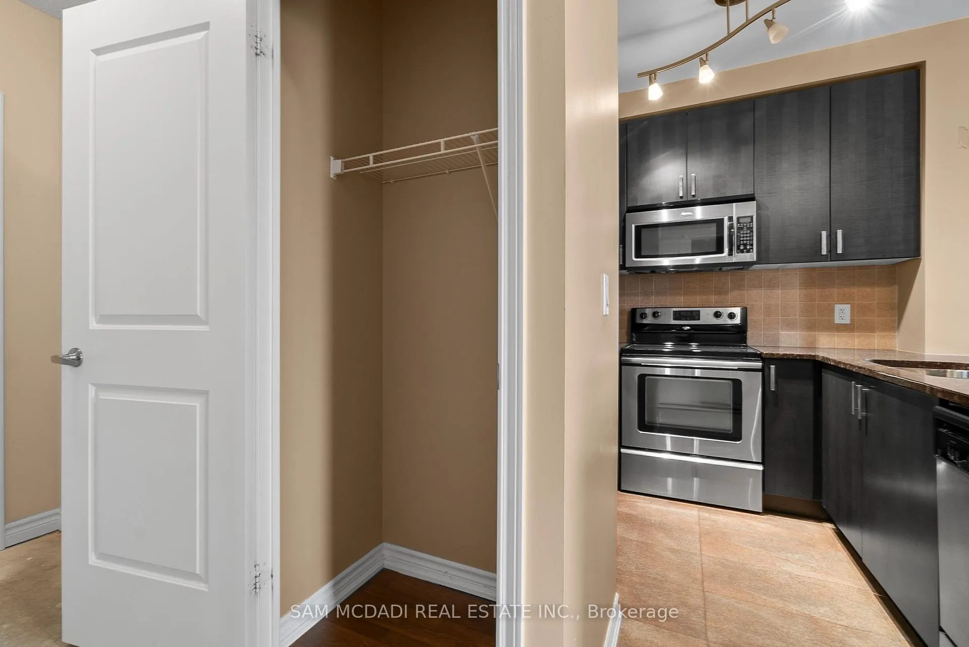 Photo 14 of Unit 1616, 9235 Jane Street, Vaughan, Maple — HOMEH