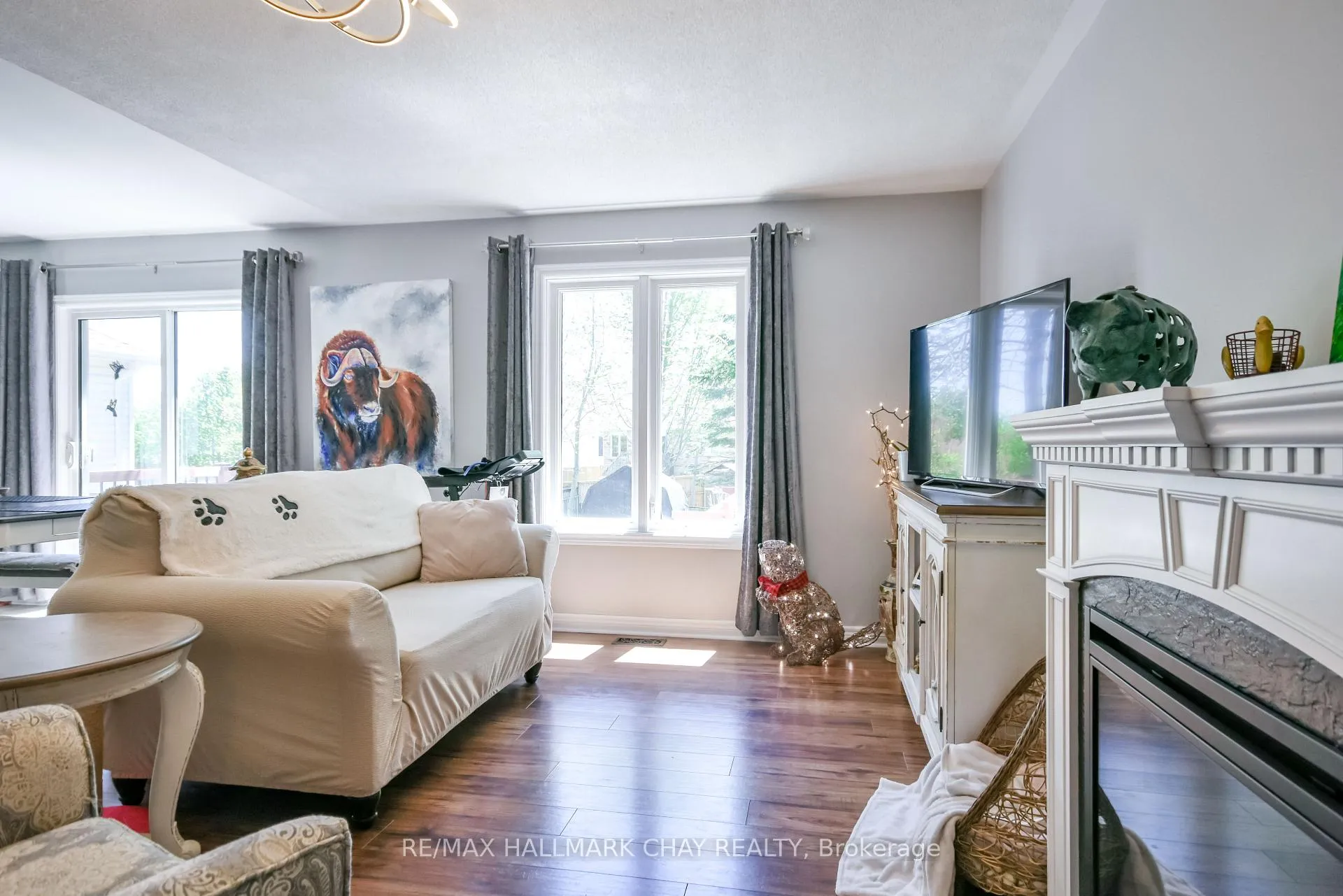 Photo 4 of 31 Princess Point Drive, Wasaga Beach — HOMEH