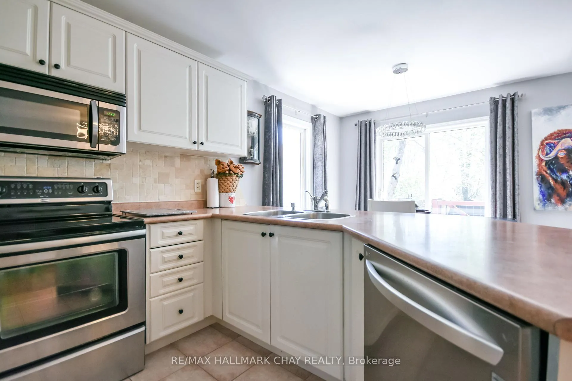 Photo 8 of 31 Princess Point Drive, Wasaga Beach — HOMEH