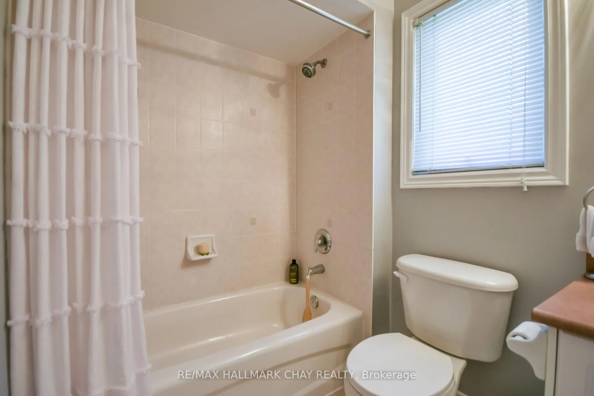 Photo 19 of 31 Princess Point Drive, Wasaga Beach — HOMEH