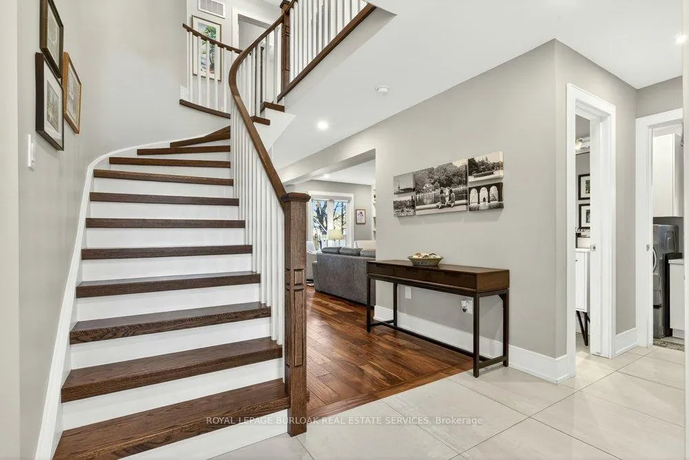 Photo 3 of 1078 Augustus Drive, Burlington, Brant — HOMEH