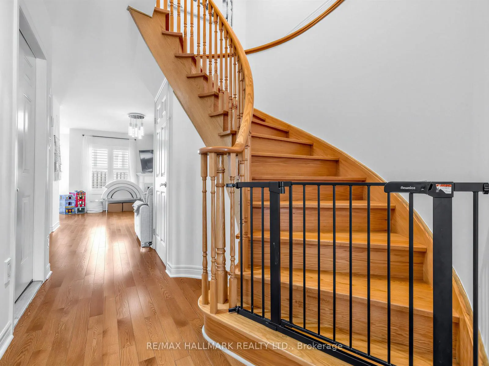 Photo 2 of 92 Maple Sugar Lane, Vaughan, Patterson — HOMEH