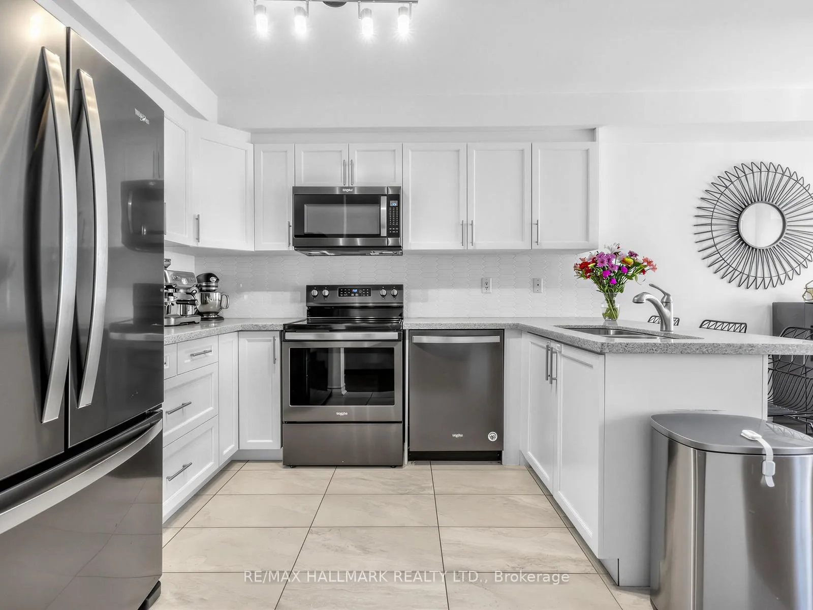 Photo 7 of 92 Maple Sugar Lane, Vaughan, Patterson — HOMEH