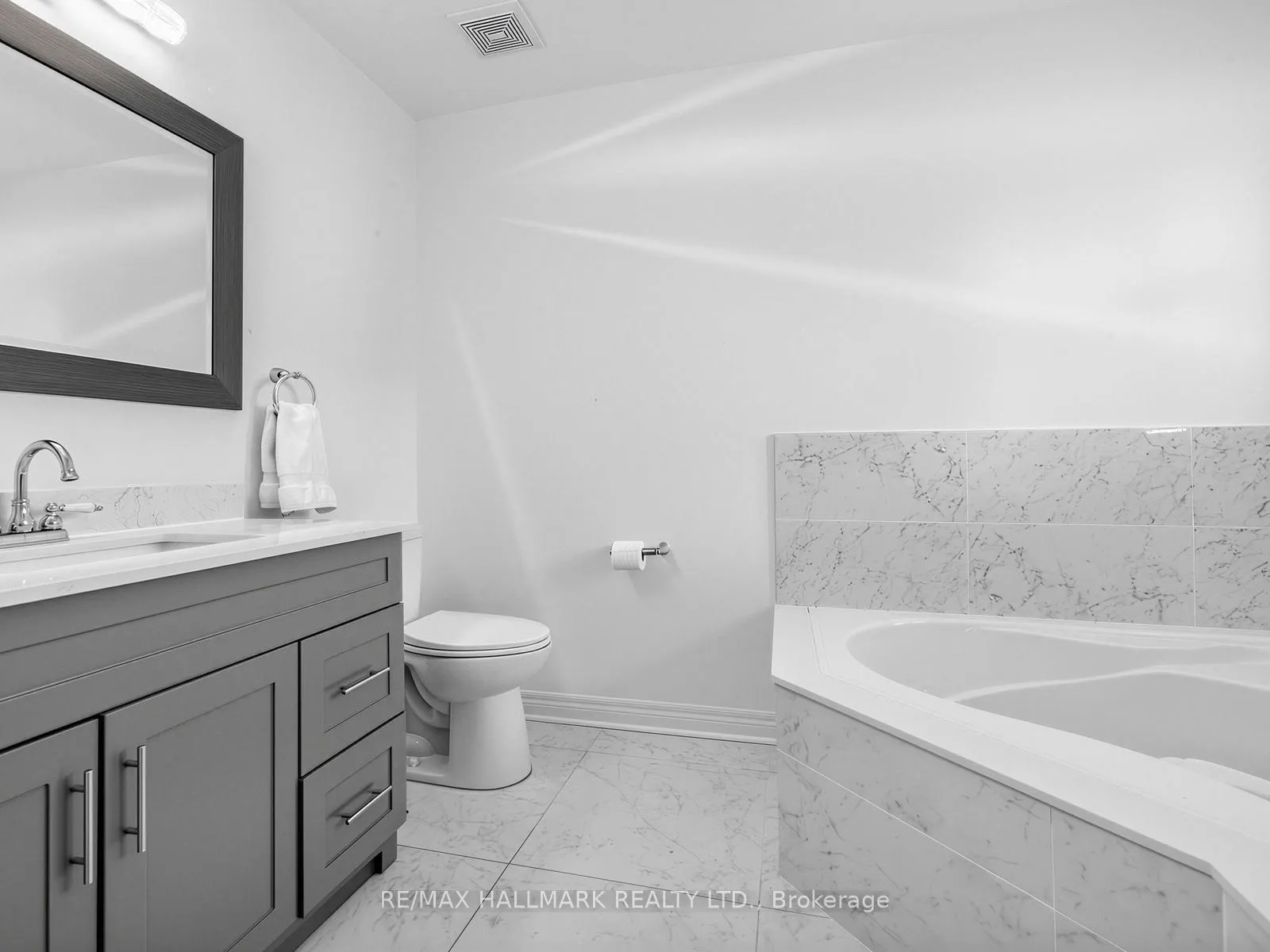 Photo 14 of 92 Maple Sugar Lane, Vaughan, Patterson — HOMEH