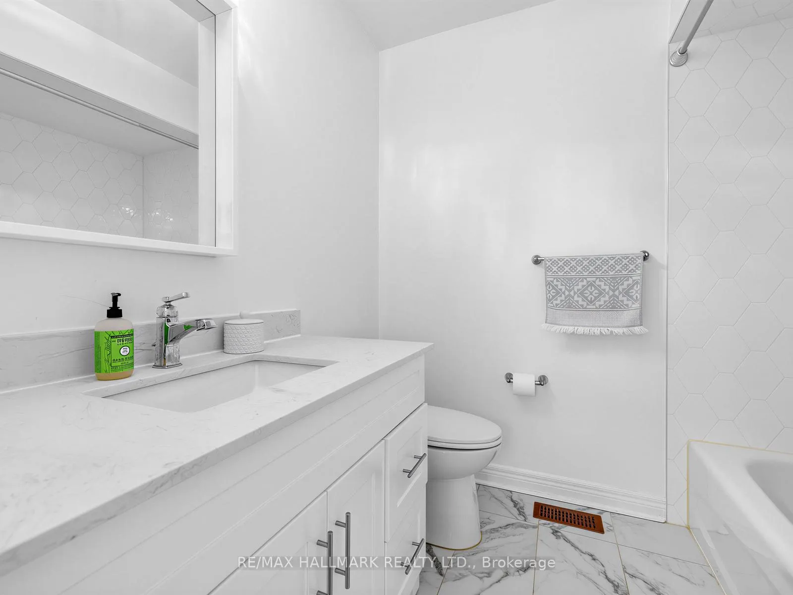 Photo 18 of 92 Maple Sugar Lane, Vaughan, Patterson — HOMEH
