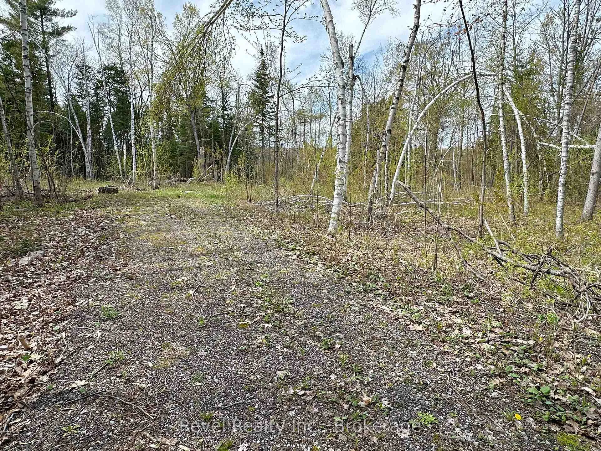 Photo 3 of 77 McNevan Drive, Kawartha Lakes, Fenelon — HOMEH